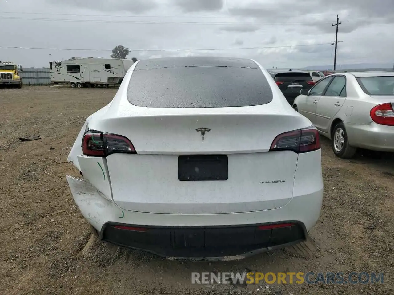 6 Photograph of a damaged car 7SAYGAEE0PF693613 TESLA MODEL Y 2023