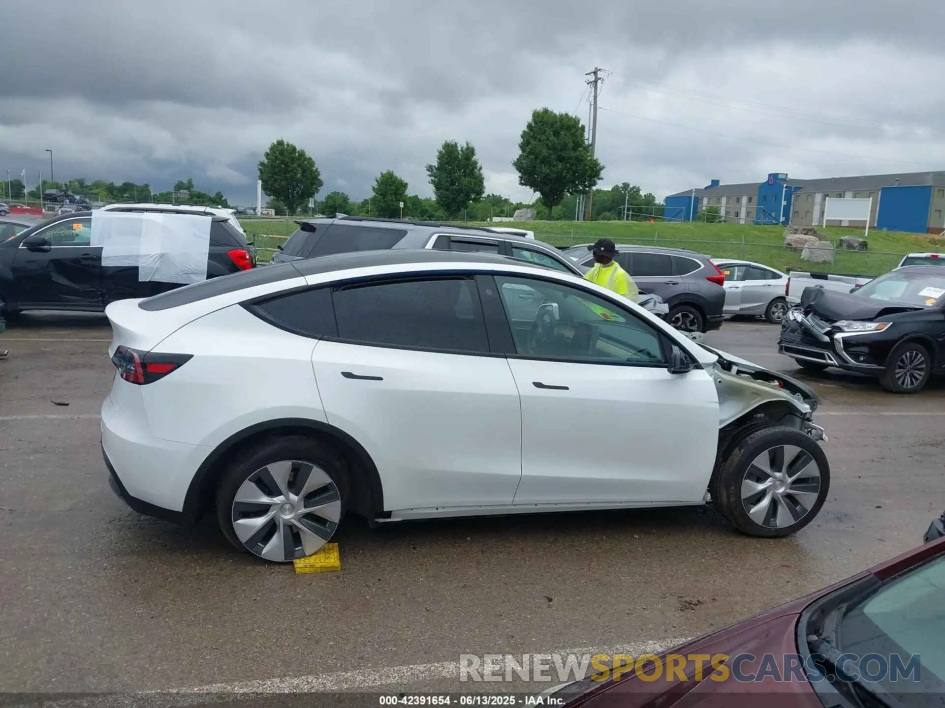 14 Photograph of a damaged car 7SAYGAEE0PF744494 TESLA MODEL Y 2023