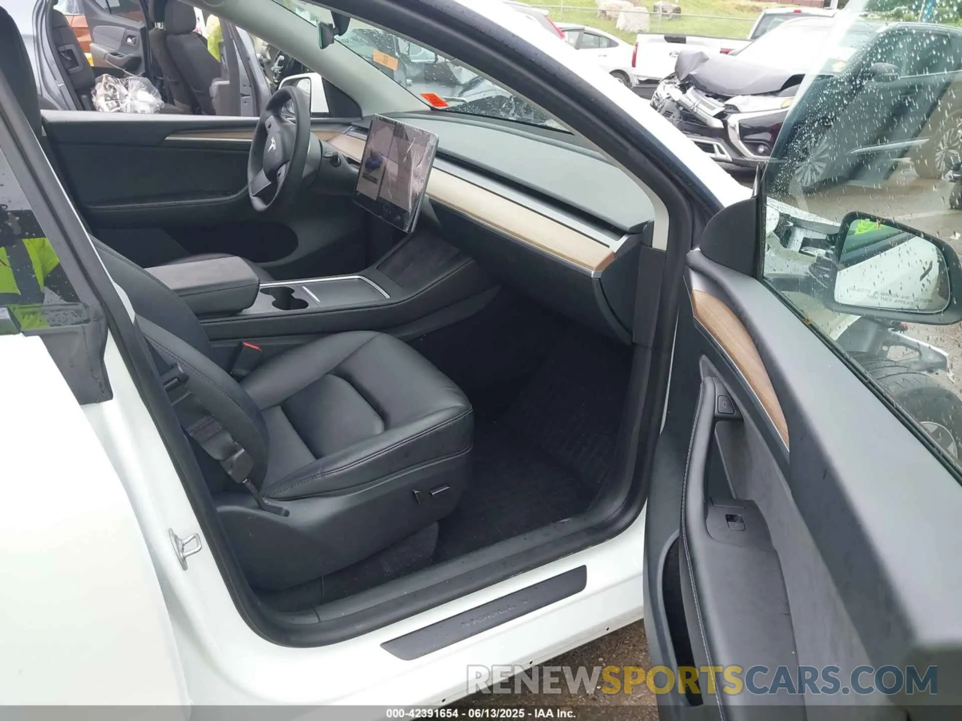 5 Photograph of a damaged car 7SAYGAEE0PF744494 TESLA MODEL Y 2023