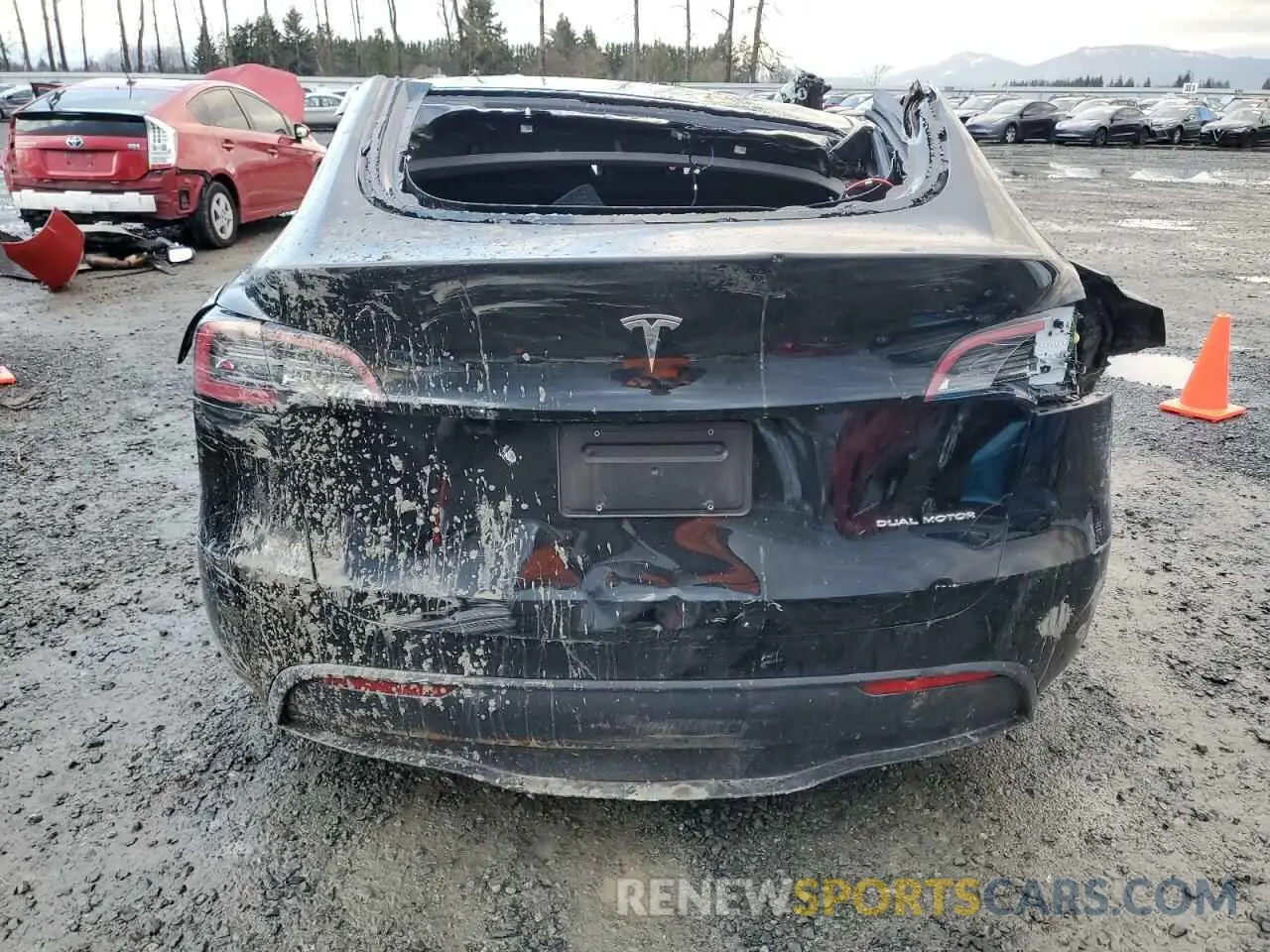 6 Photograph of a damaged car 7SAYGAEE0PF832185 TESLA MODEL Y 2023