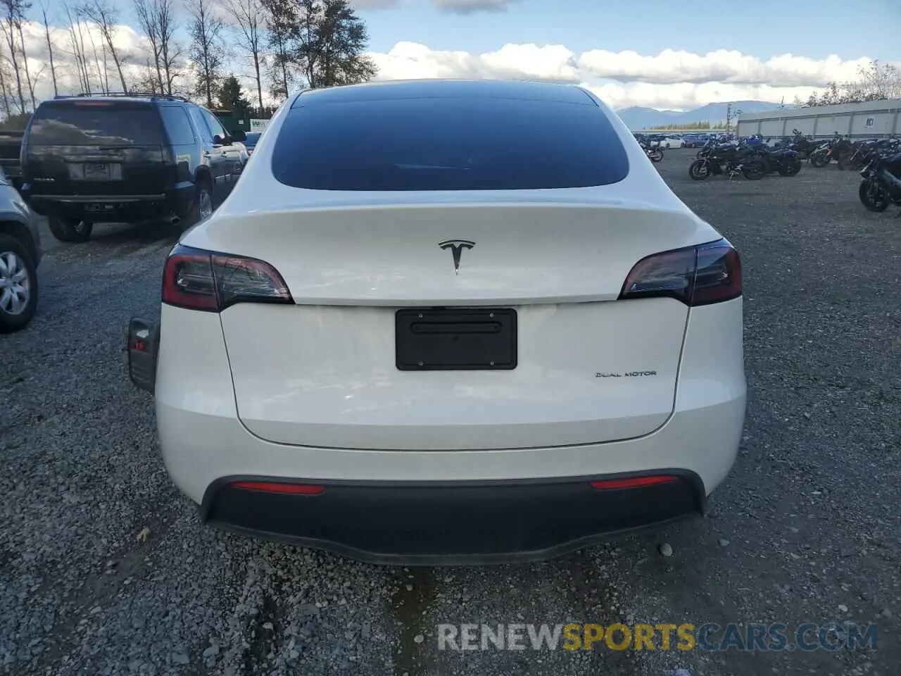 6 Photograph of a damaged car 7SAYGAEE0PF871858 TESLA MODEL Y 2023