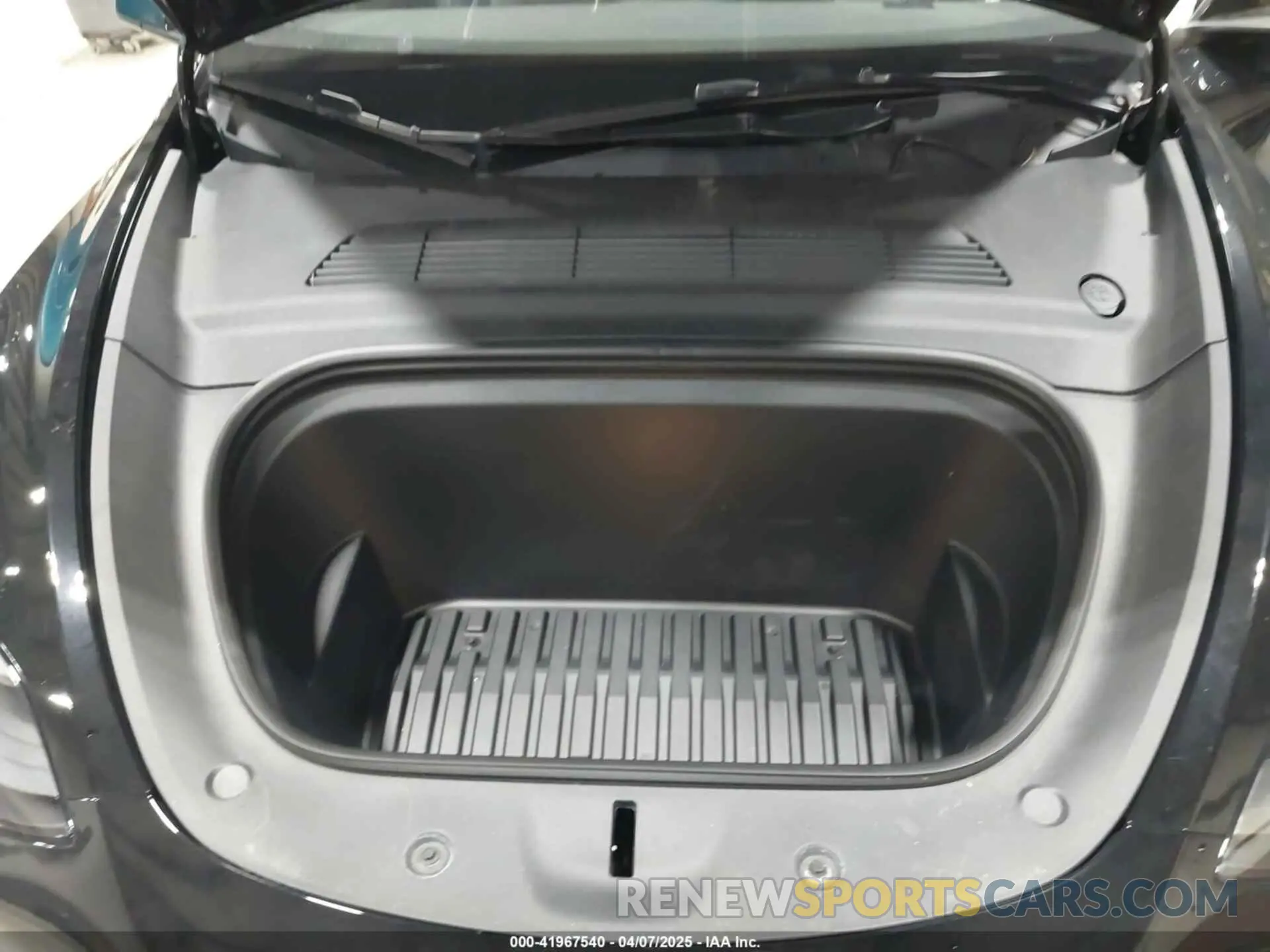 10 Photograph of a damaged car 7SAYGAEE0PF888983 TESLA MODEL Y 2023