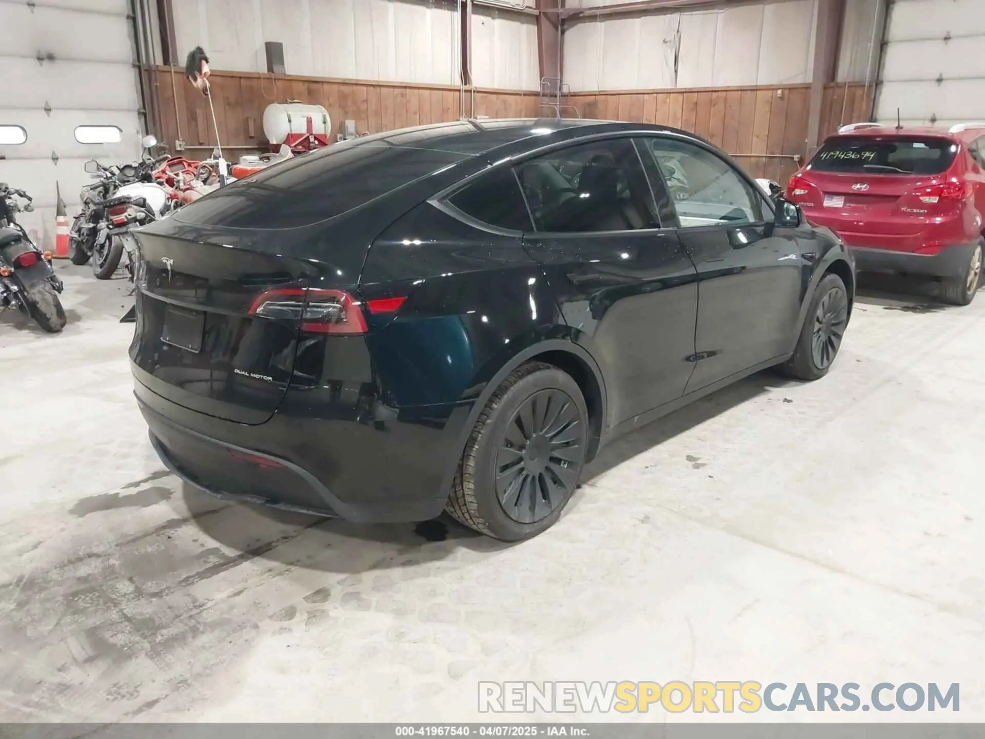 4 Photograph of a damaged car 7SAYGAEE0PF888983 TESLA MODEL Y 2023