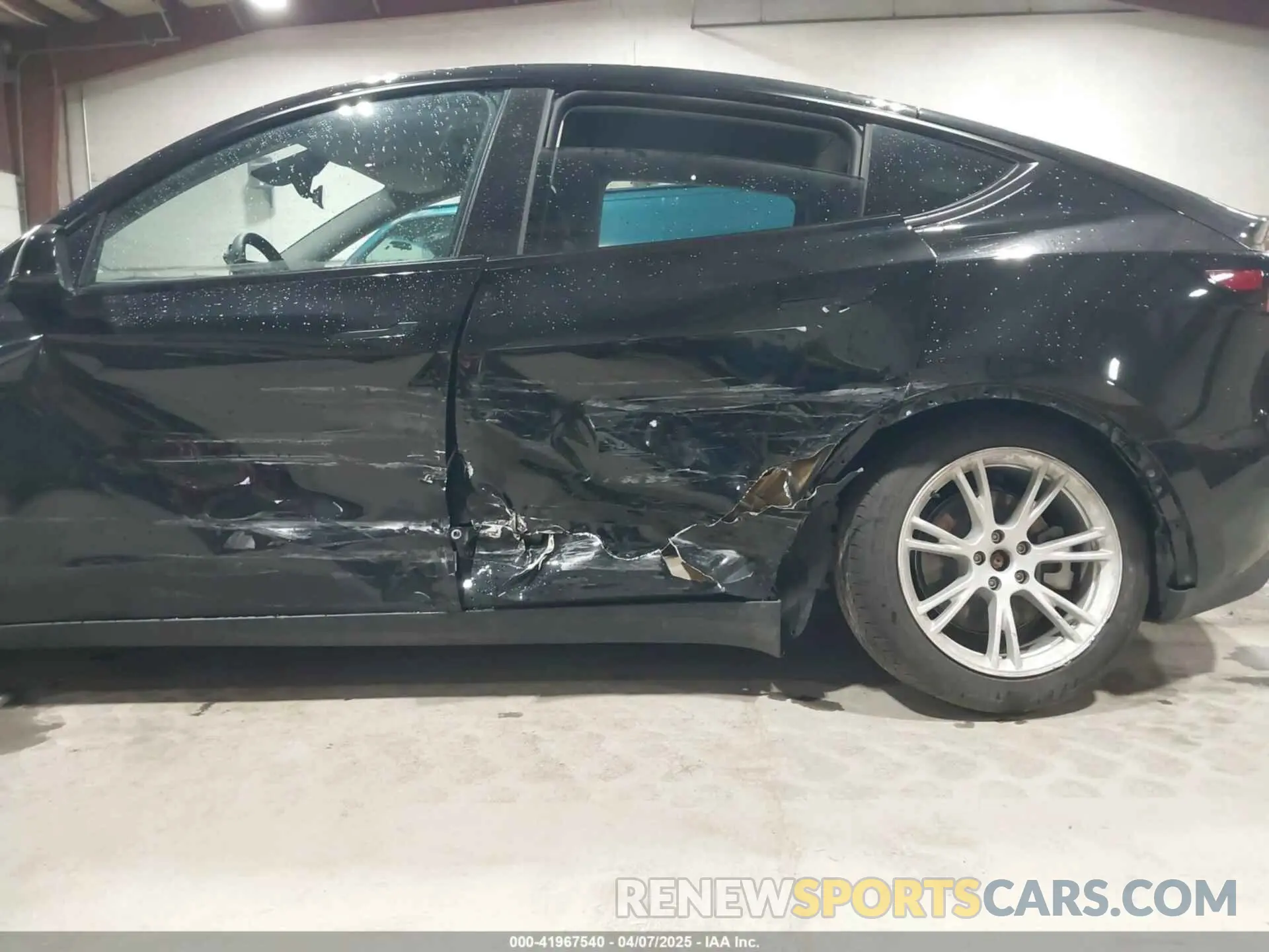 6 Photograph of a damaged car 7SAYGAEE0PF888983 TESLA MODEL Y 2023