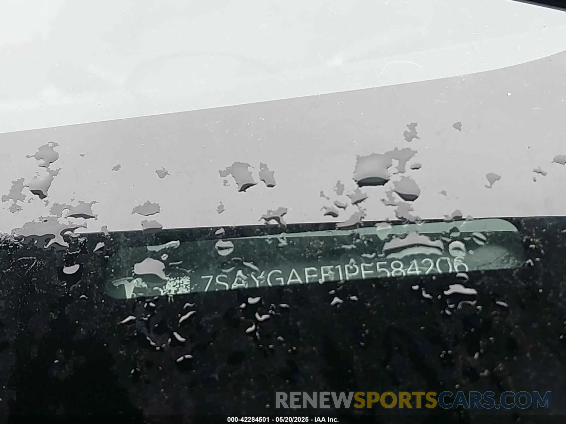 9 Photograph of a damaged car 7SAYGAEE1PF584206 TESLA MODEL Y 2023