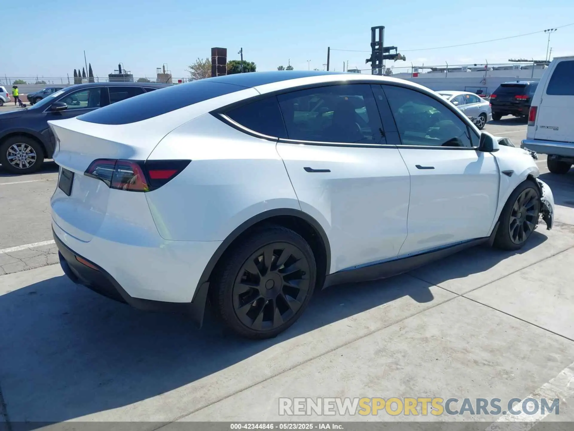 4 Photograph of a damaged car 7SAYGAEE1PF637017 TESLA MODEL Y 2023