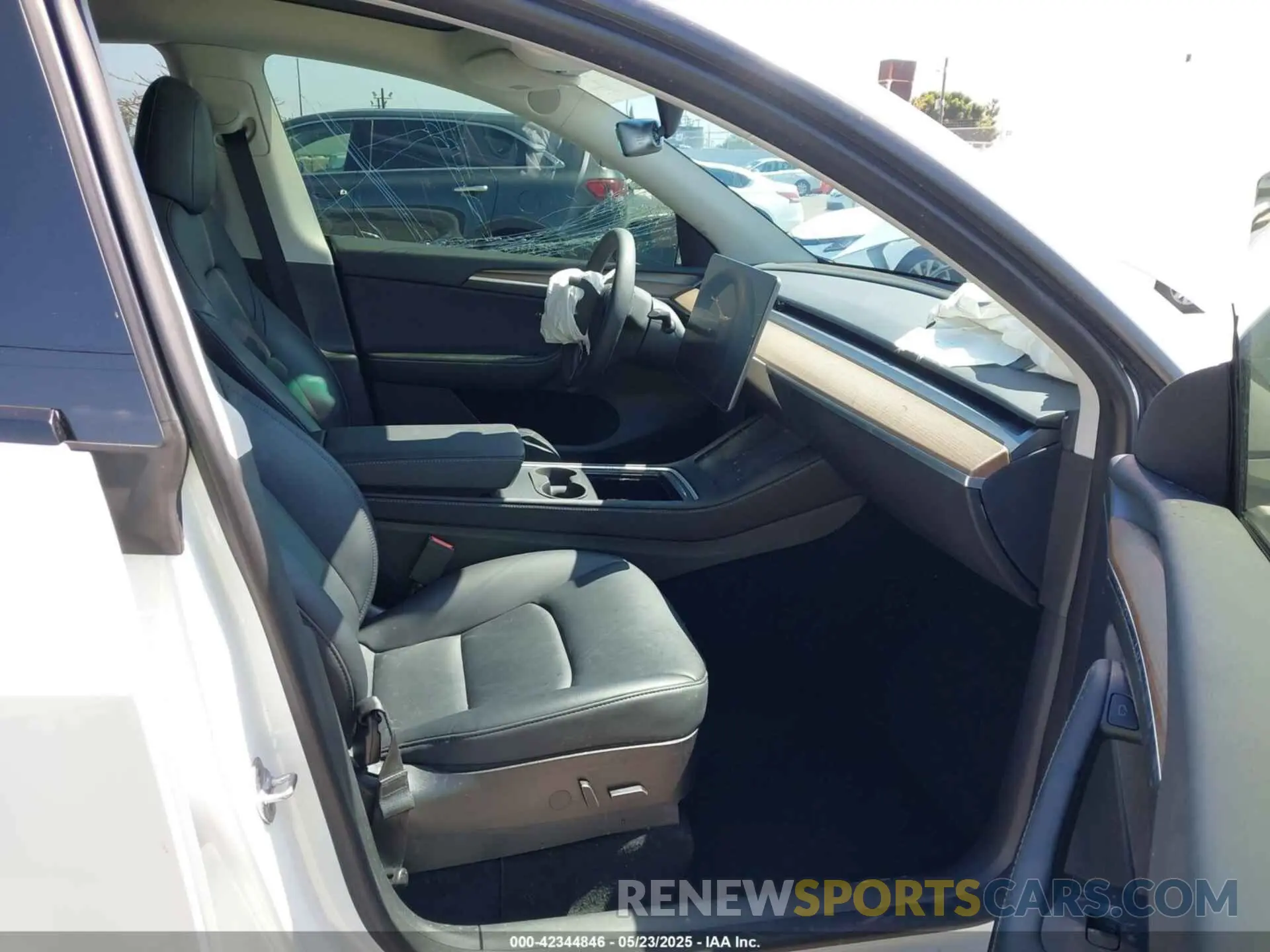 5 Photograph of a damaged car 7SAYGAEE1PF637017 TESLA MODEL Y 2023