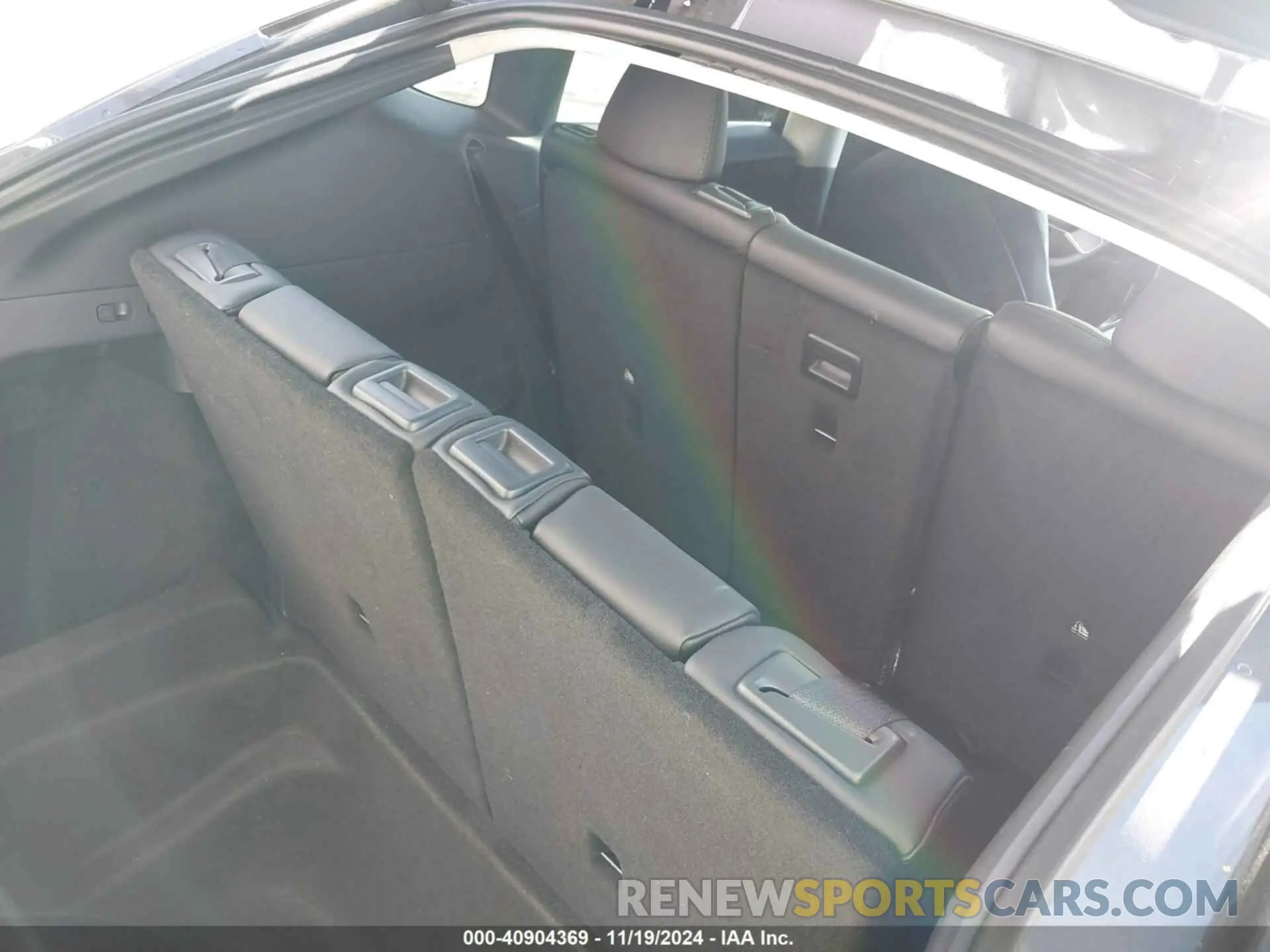19 Photograph of a damaged car 7SAYGAEE1PF674004 TESLA MODEL Y 2023