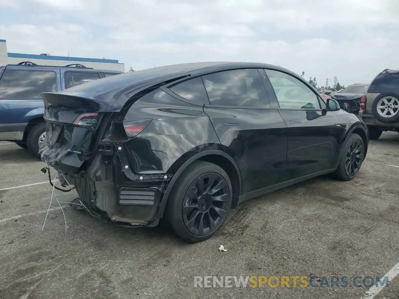 3 Photograph of a damaged car 7SAYGAEE1PF698125 TESLA MODEL Y 2023