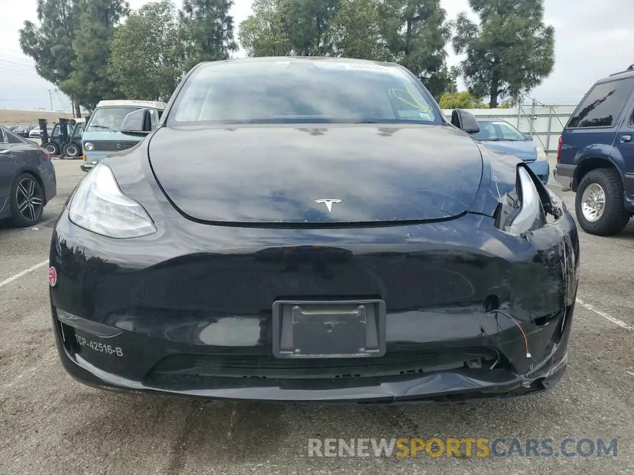 5 Photograph of a damaged car 7SAYGAEE1PF698125 TESLA MODEL Y 2023