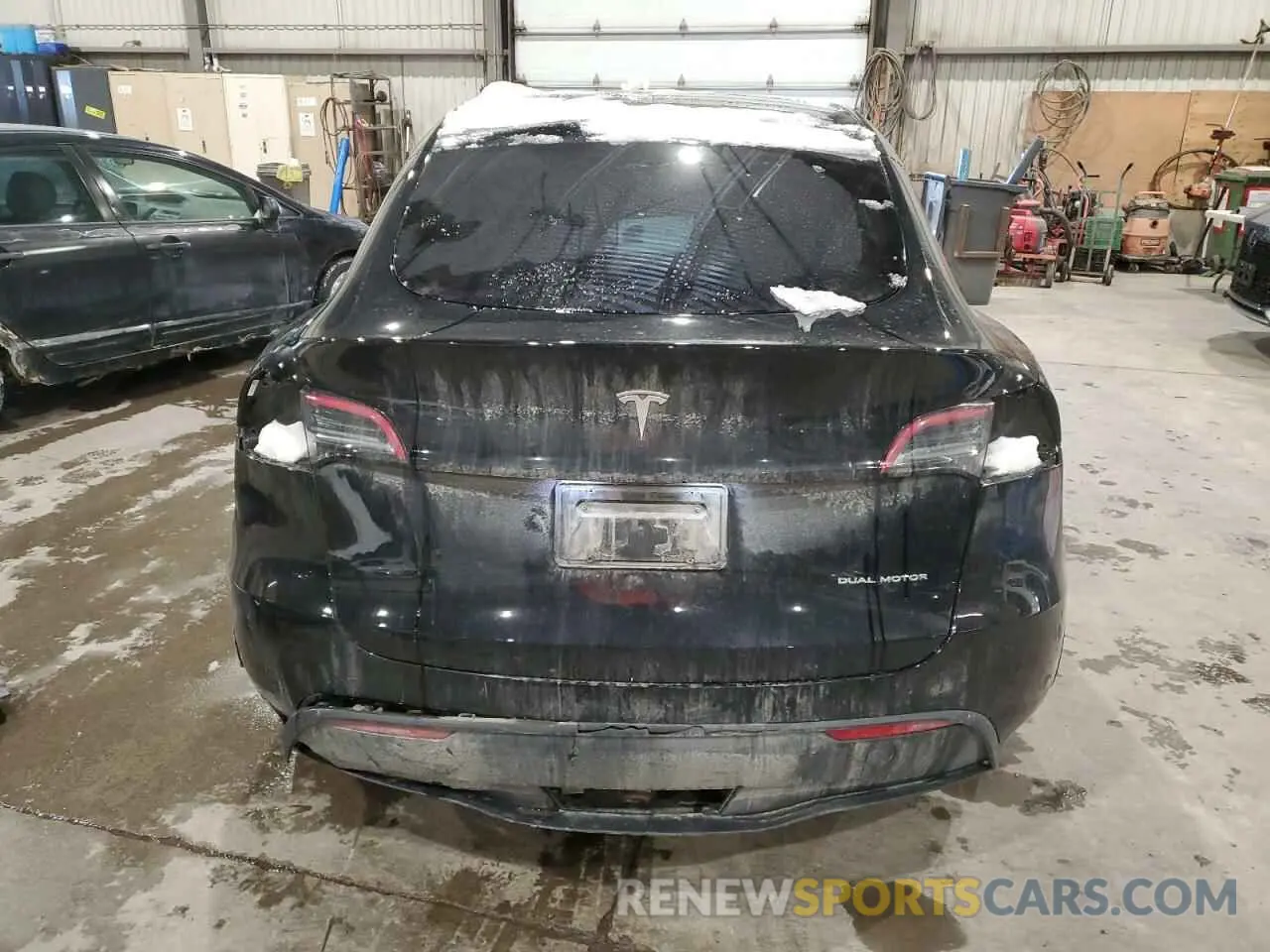 6 Photograph of a damaged car 7SAYGAEE1PF759361 TESLA MODEL Y 2023