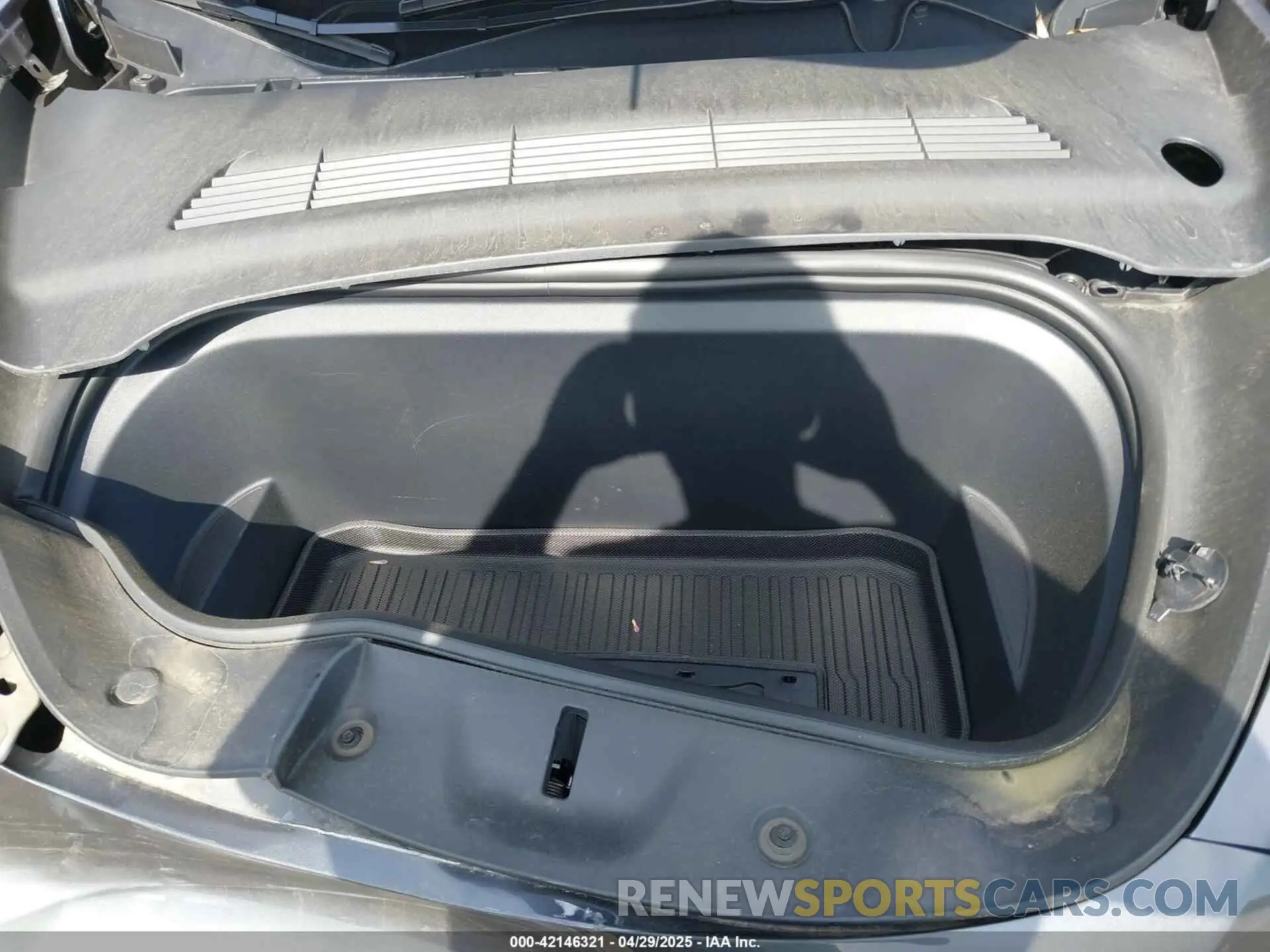 10 Photograph of a damaged car 7SAYGAEE1PF889267 TESLA MODEL Y 2023