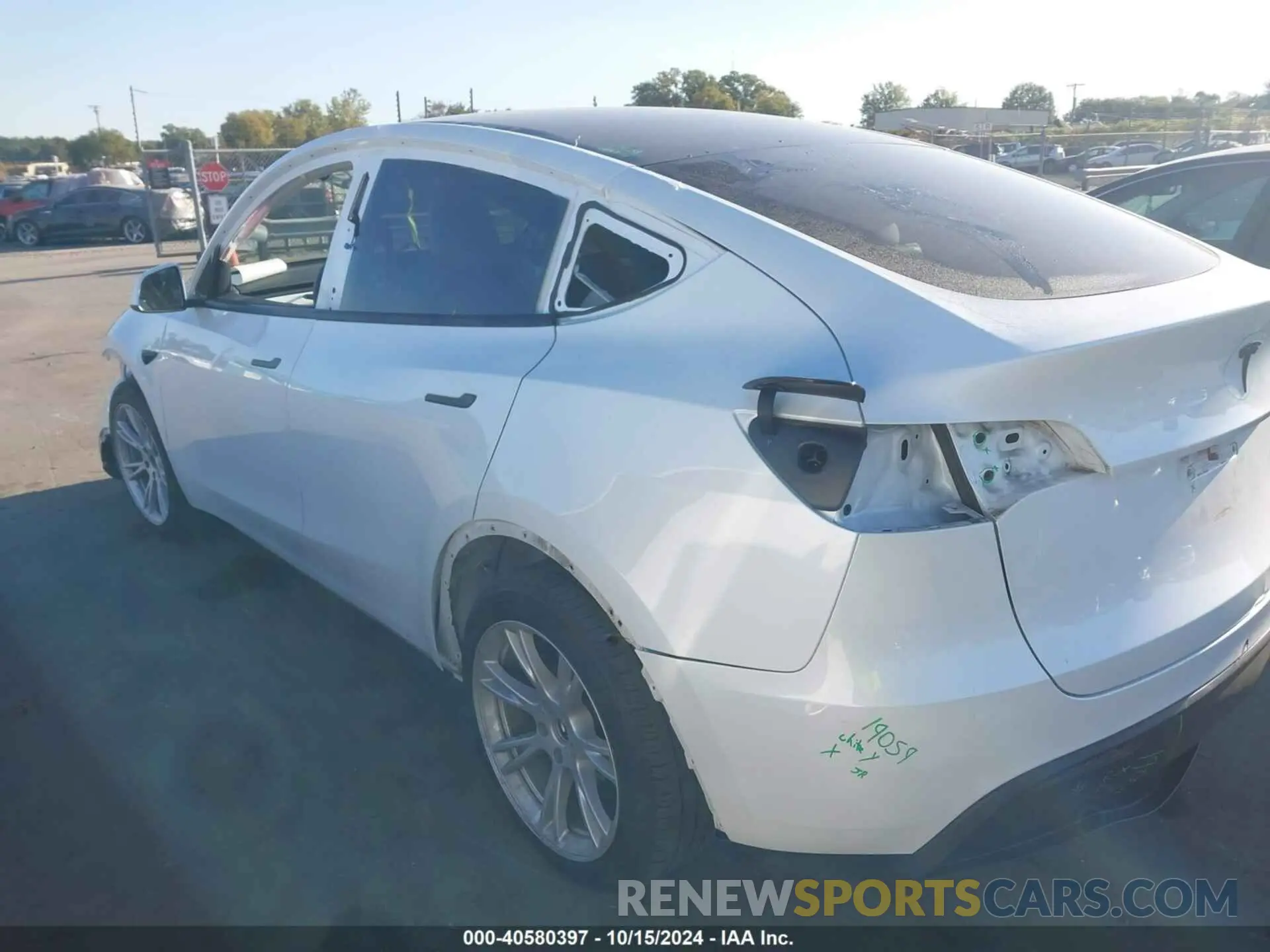 15 Photograph of a damaged car 7SAYGAEE2PF688882 TESLA MODEL Y 2023