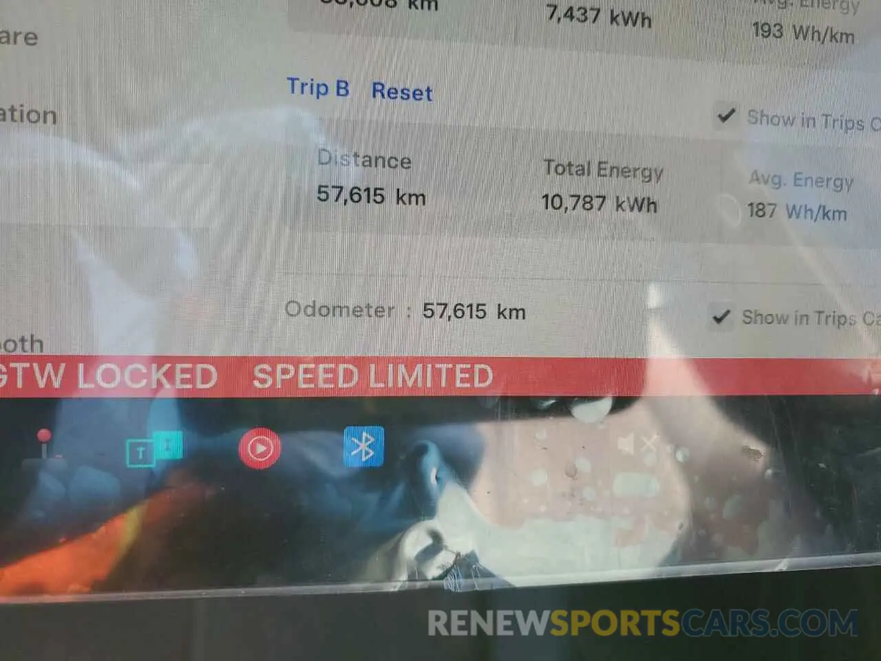 9 Photograph of a damaged car 7SAYGAEE2PF758235 TESLA MODEL Y 2023