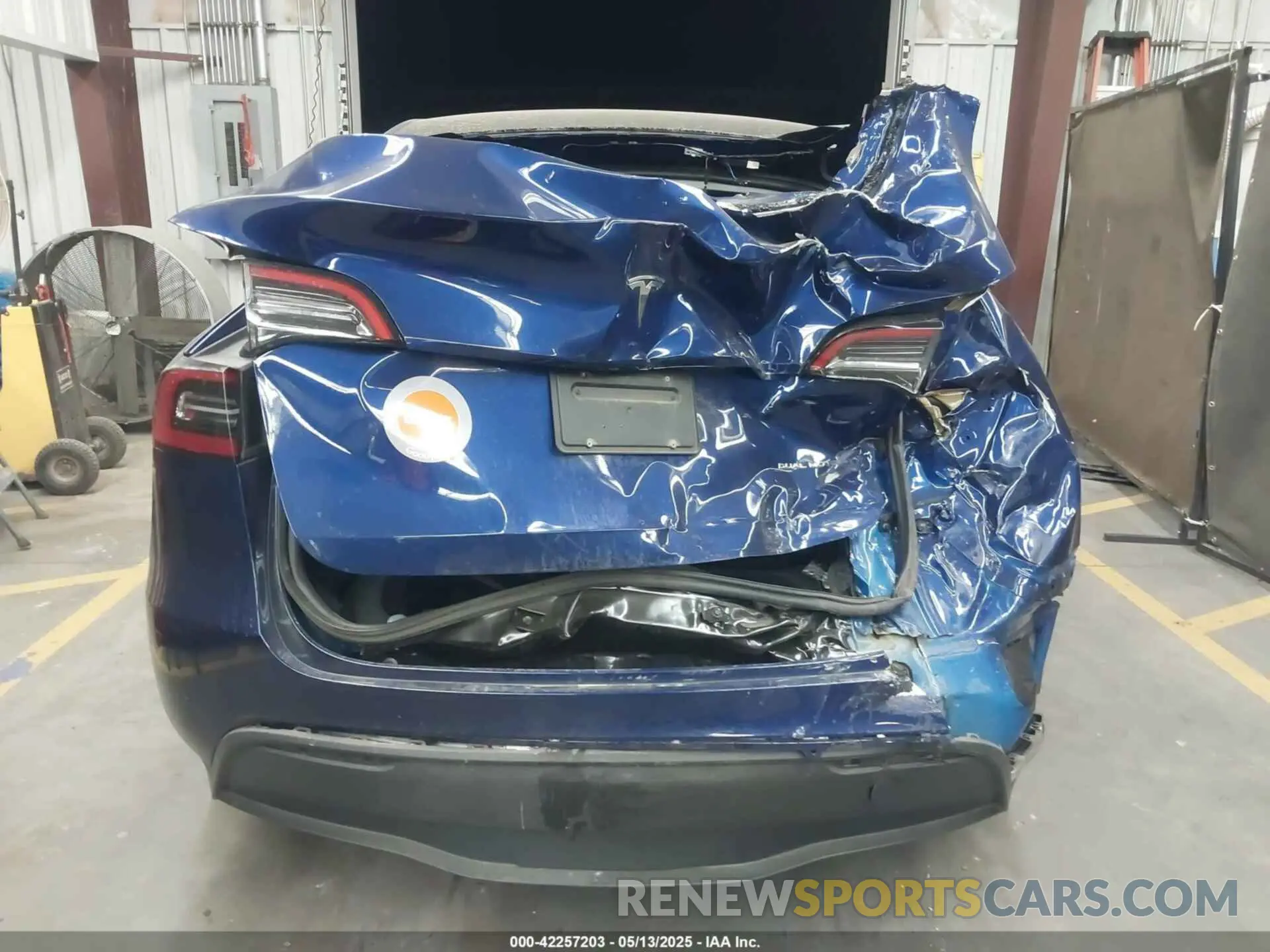 15 Photograph of a damaged car 7SAYGAEE2PF773382 TESLA MODEL Y 2023
