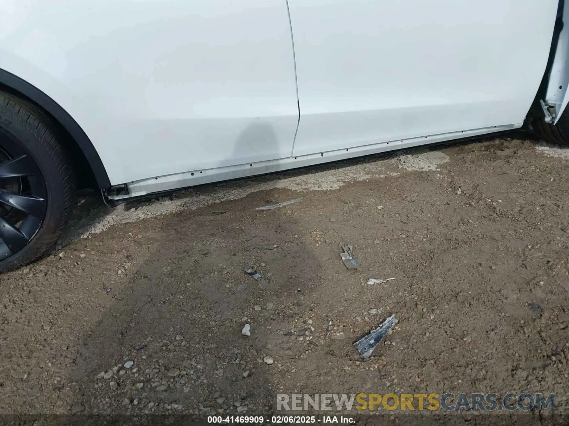 22 Photograph of a damaged car 7SAYGAEE2PF801990 TESLA MODEL Y 2023