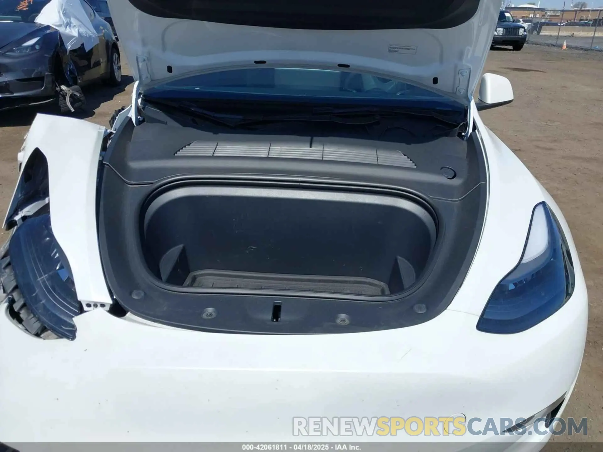 10 Photograph of a damaged car 7SAYGAEE2PF839171 TESLA MODEL Y 2023