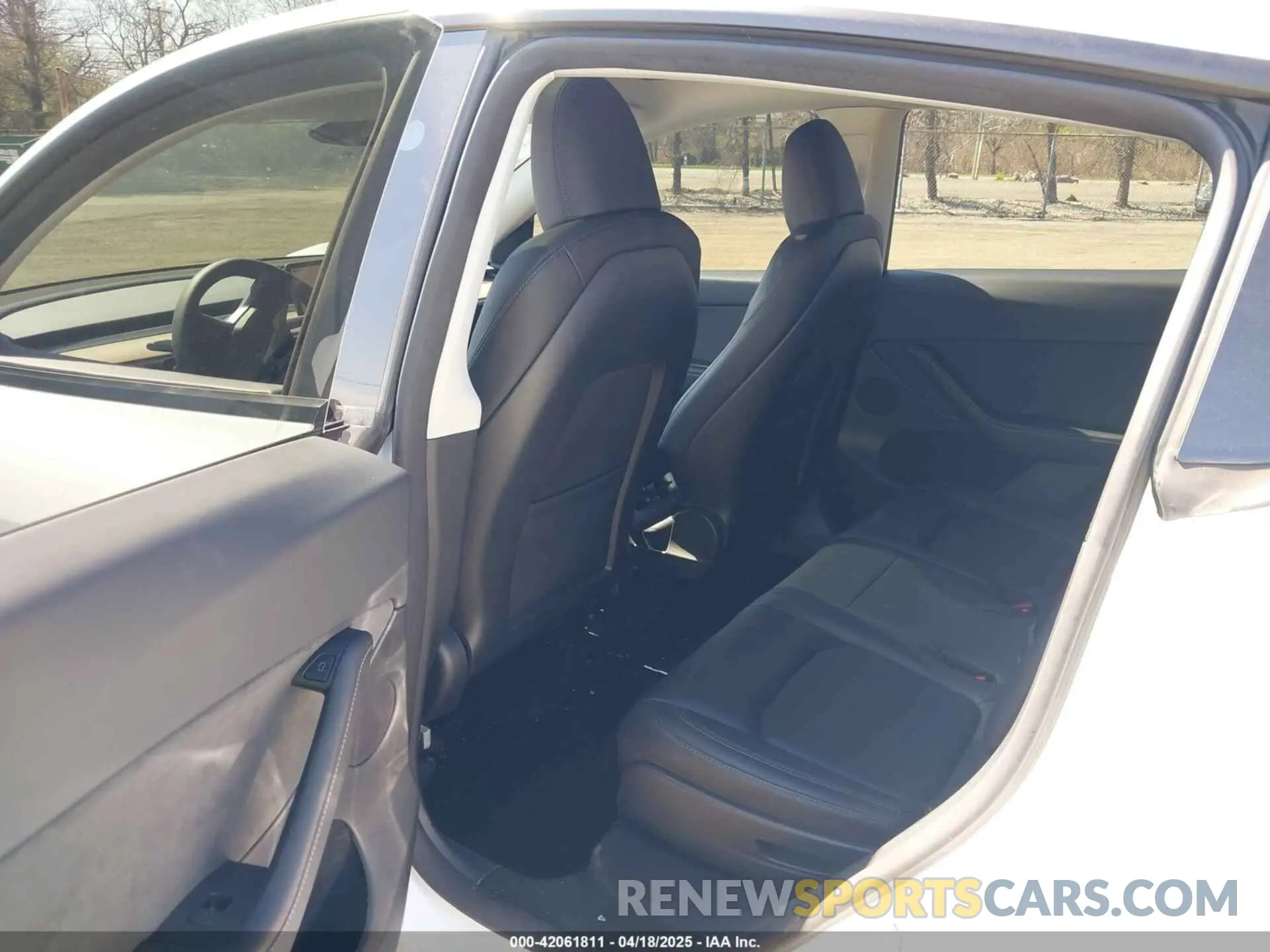 8 Photograph of a damaged car 7SAYGAEE2PF839171 TESLA MODEL Y 2023