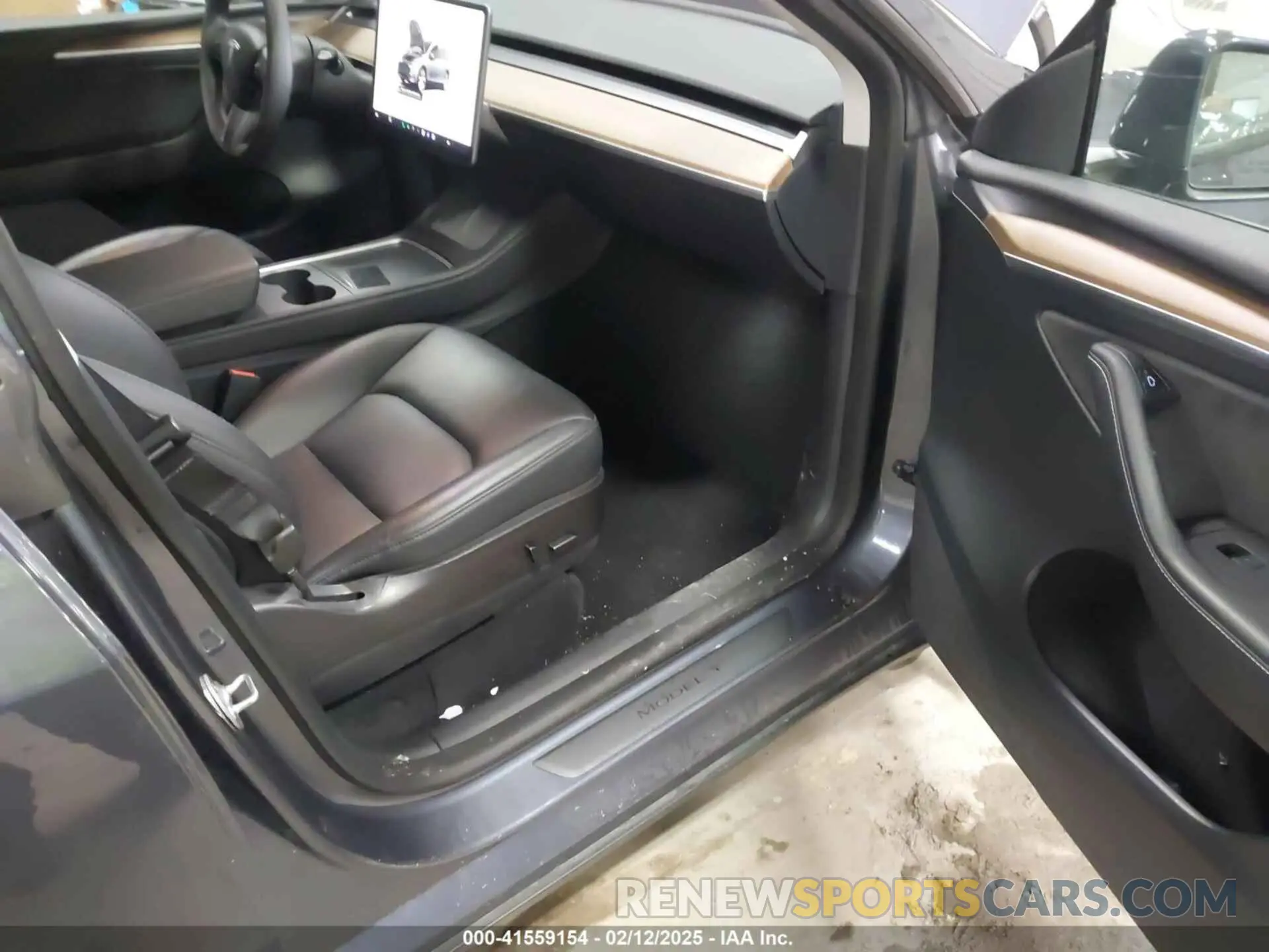 5 Photograph of a damaged car 7SAYGAEE3PF690592 TESLA MODEL Y 2023