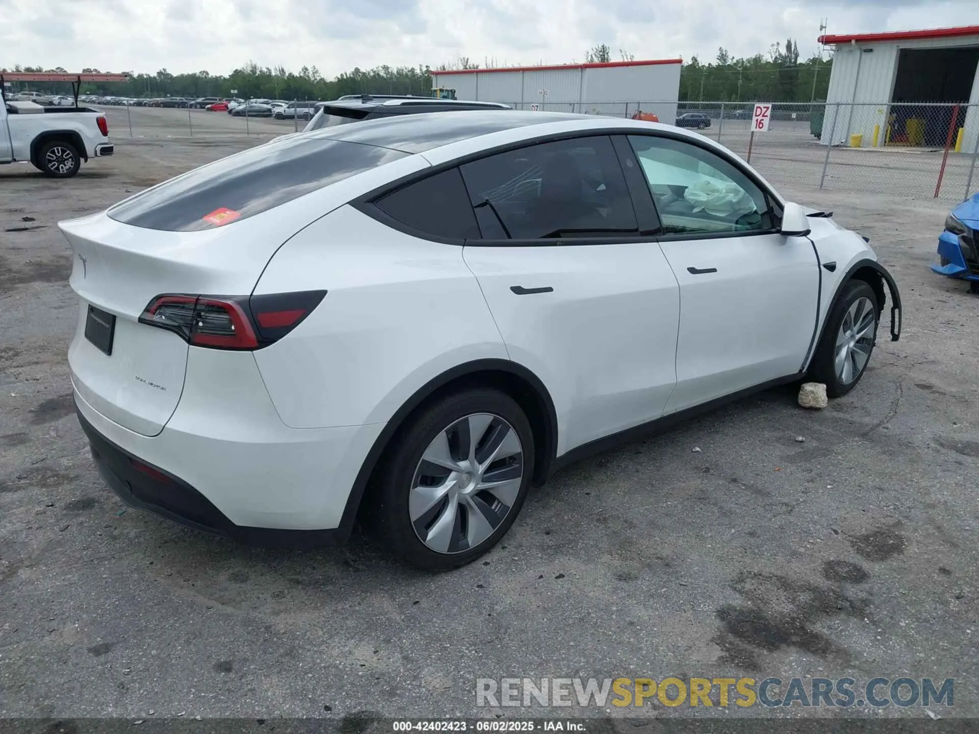 4 Photograph of a damaged car 7SAYGAEE3PF850437 TESLA MODEL Y 2023