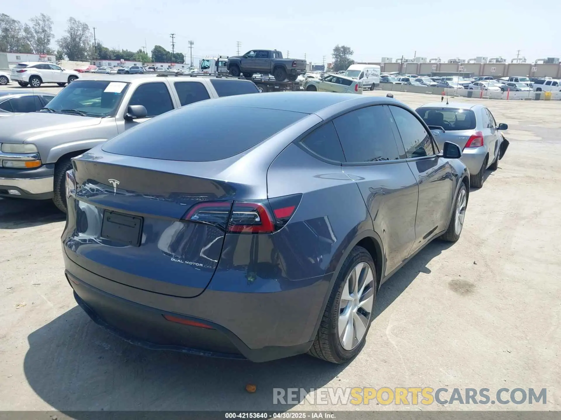4 Photograph of a damaged car 7SAYGAEE3PF871904 TESLA MODEL Y 2023
