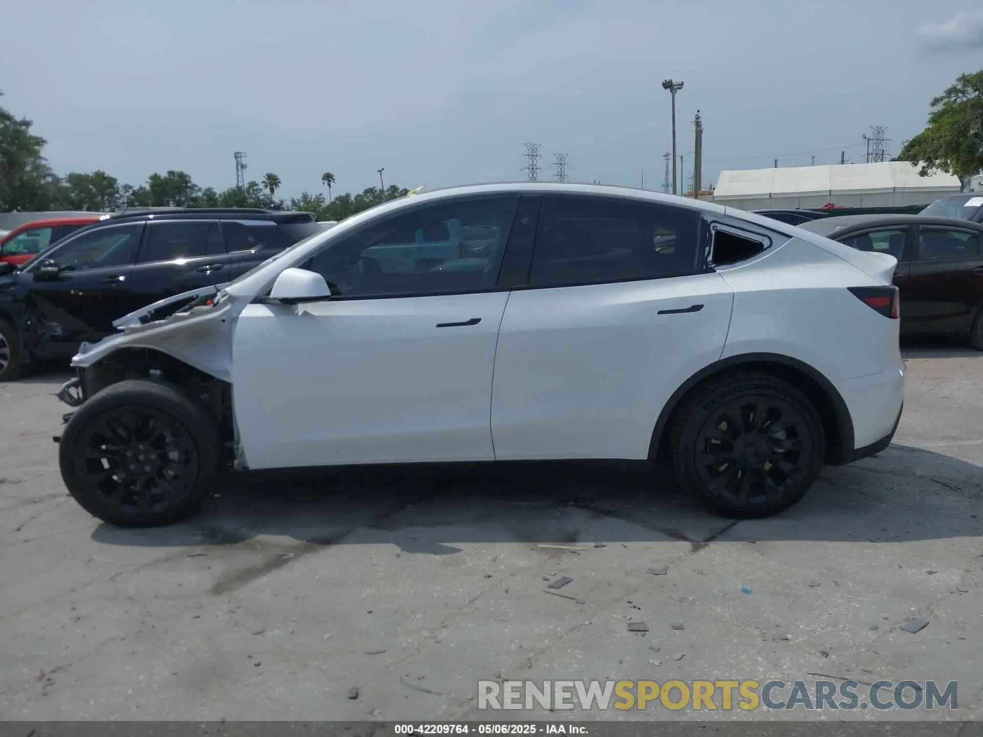 13 Photograph of a damaged car 7SAYGAEE3PF907784 TESLA MODEL Y 2023