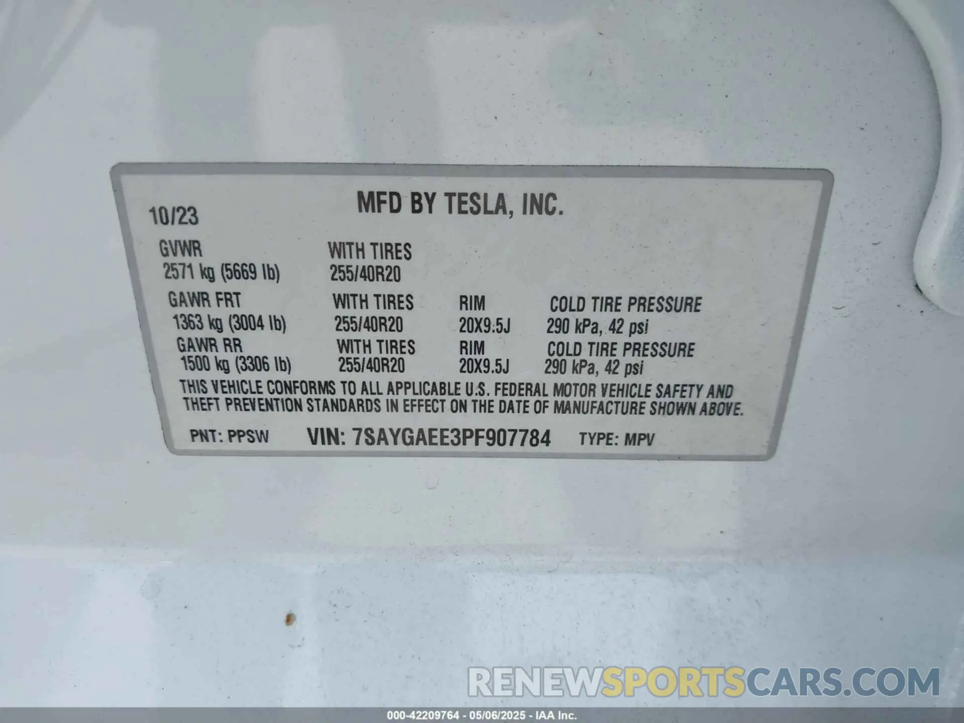 9 Photograph of a damaged car 7SAYGAEE3PF907784 TESLA MODEL Y 2023