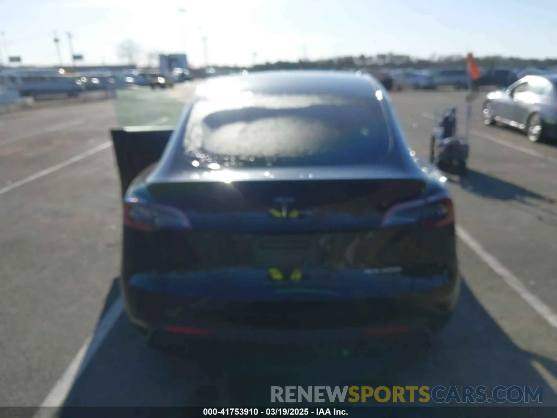 15 Photograph of a damaged car 7SAYGAEE3PF925928 TESLA MODEL Y 2023