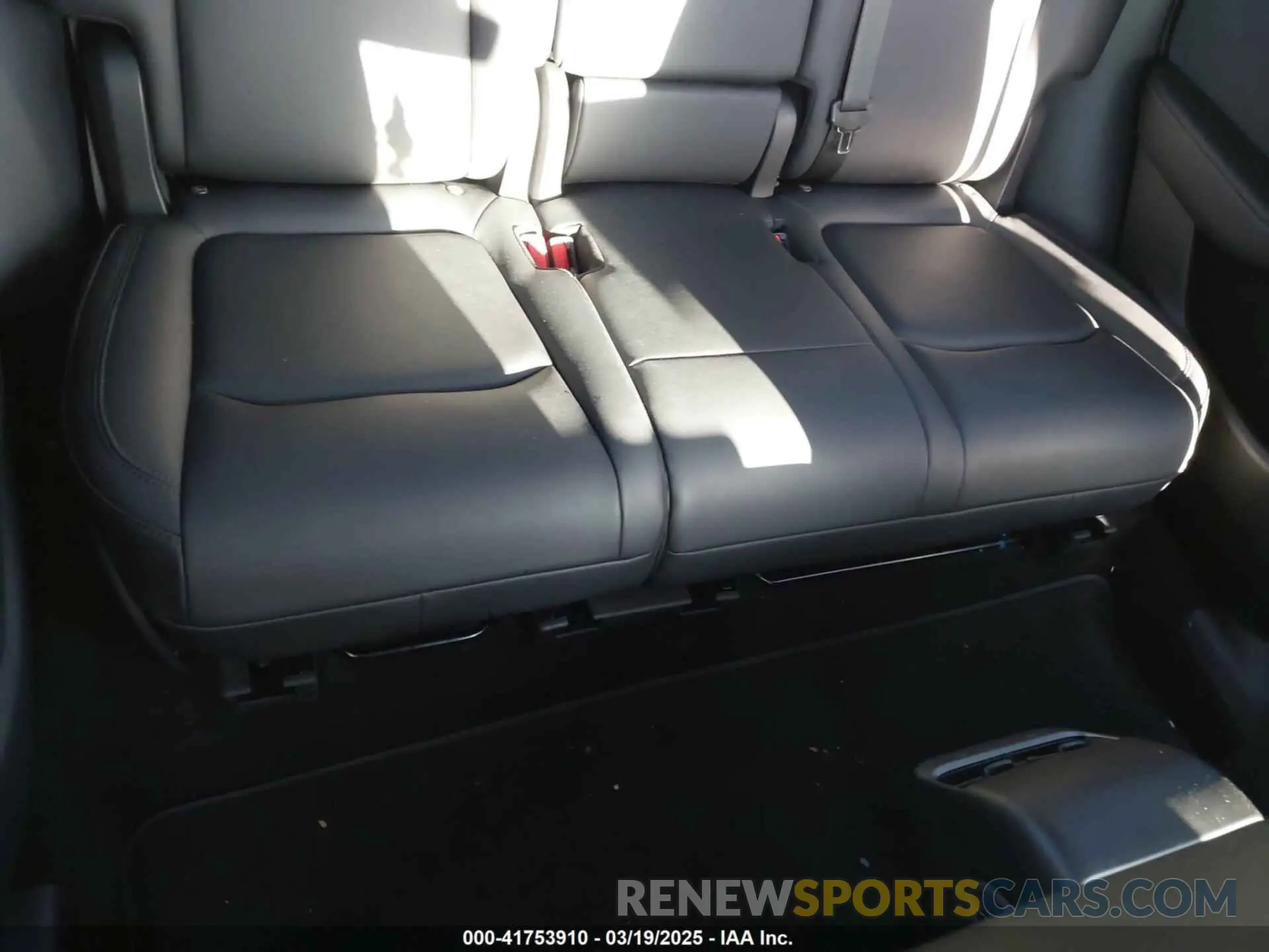 8 Photograph of a damaged car 7SAYGAEE3PF925928 TESLA MODEL Y 2023