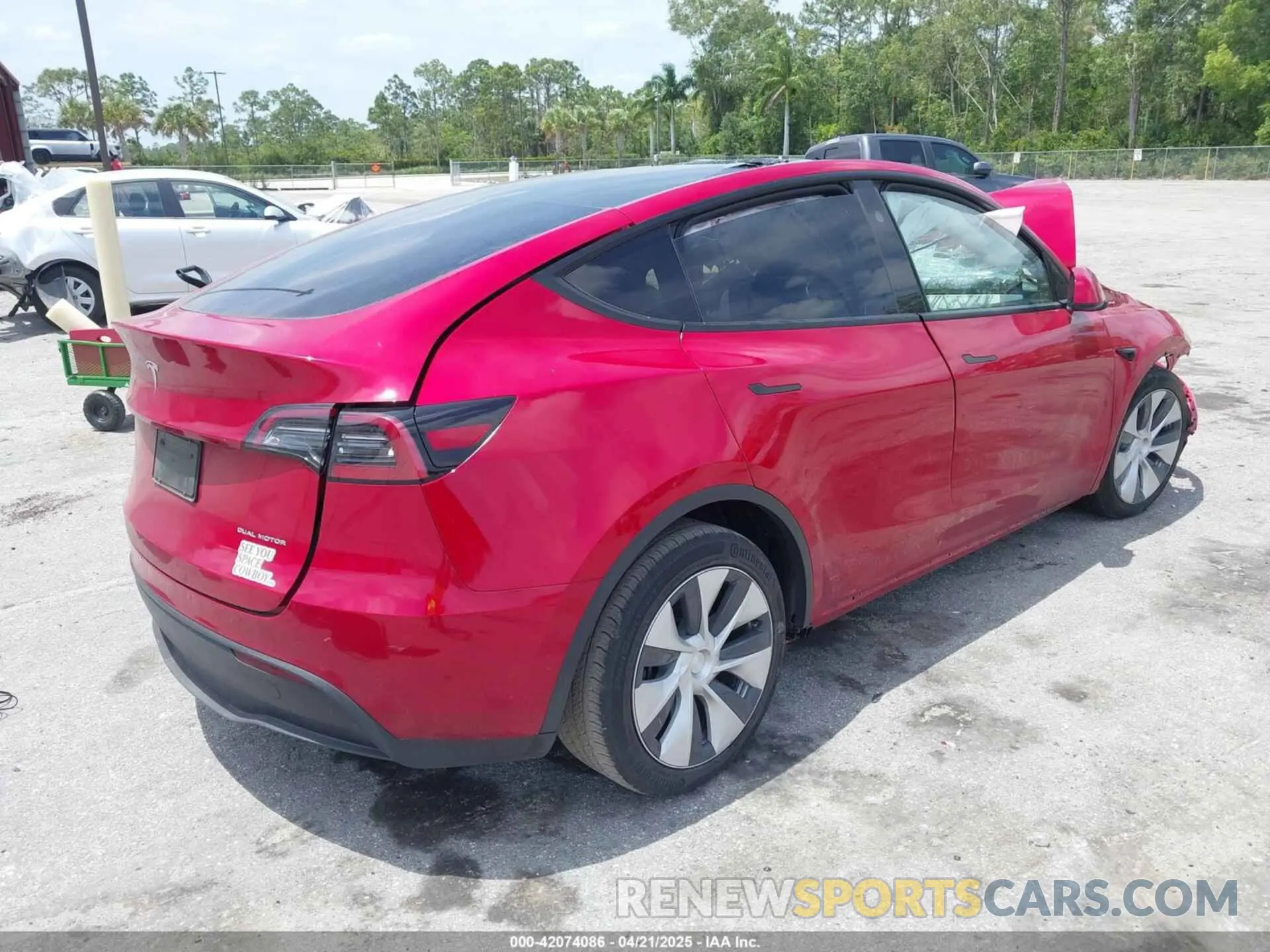 4 Photograph of a damaged car 7SAYGAEE3PF968049 TESLA MODEL Y 2023
