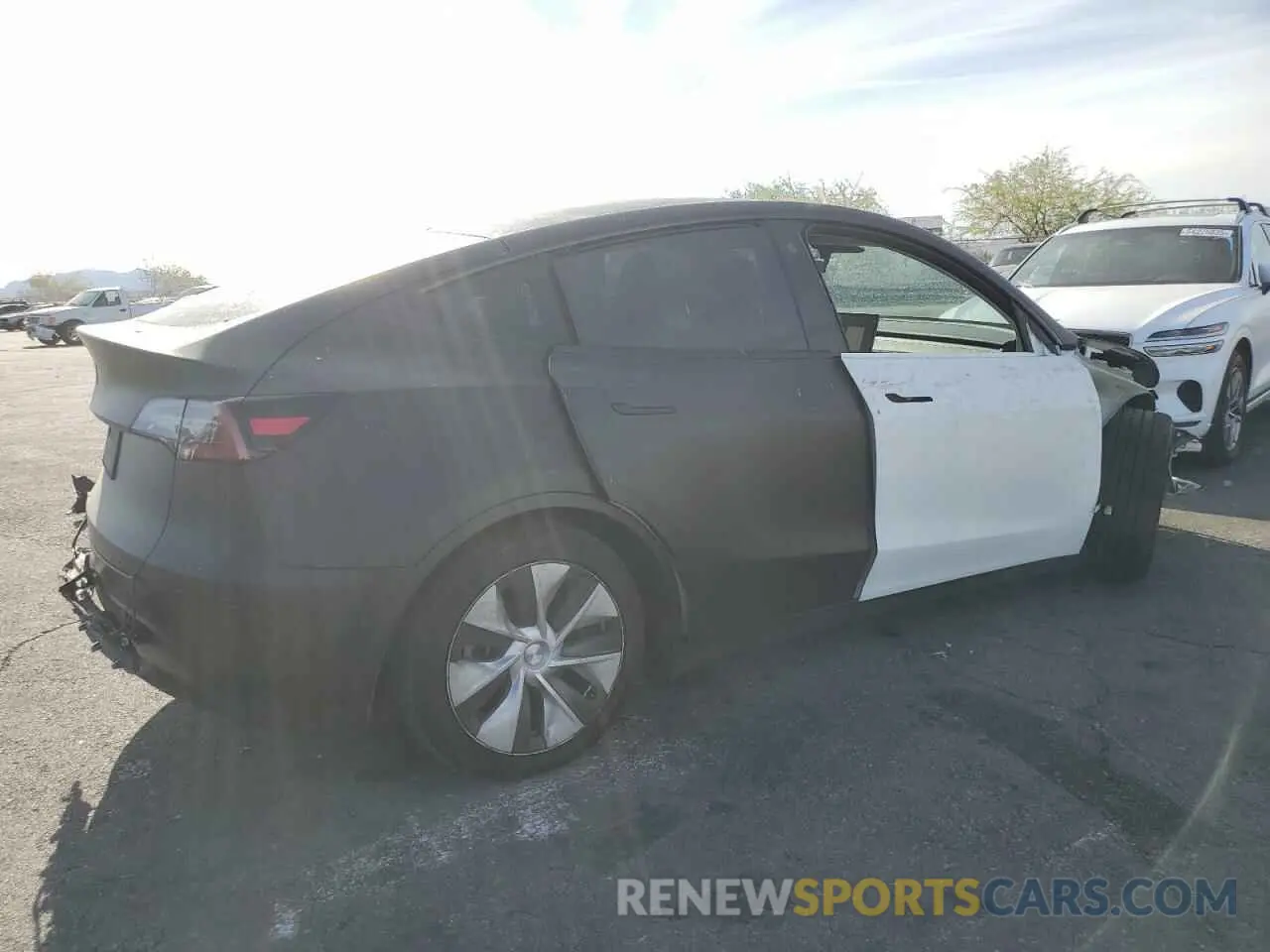 3 Photograph of a damaged car 7SAYGAEE4PF670755 TESLA MODEL Y 2023