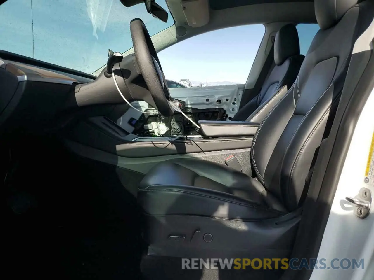7 Photograph of a damaged car 7SAYGAEE4PF670755 TESLA MODEL Y 2023