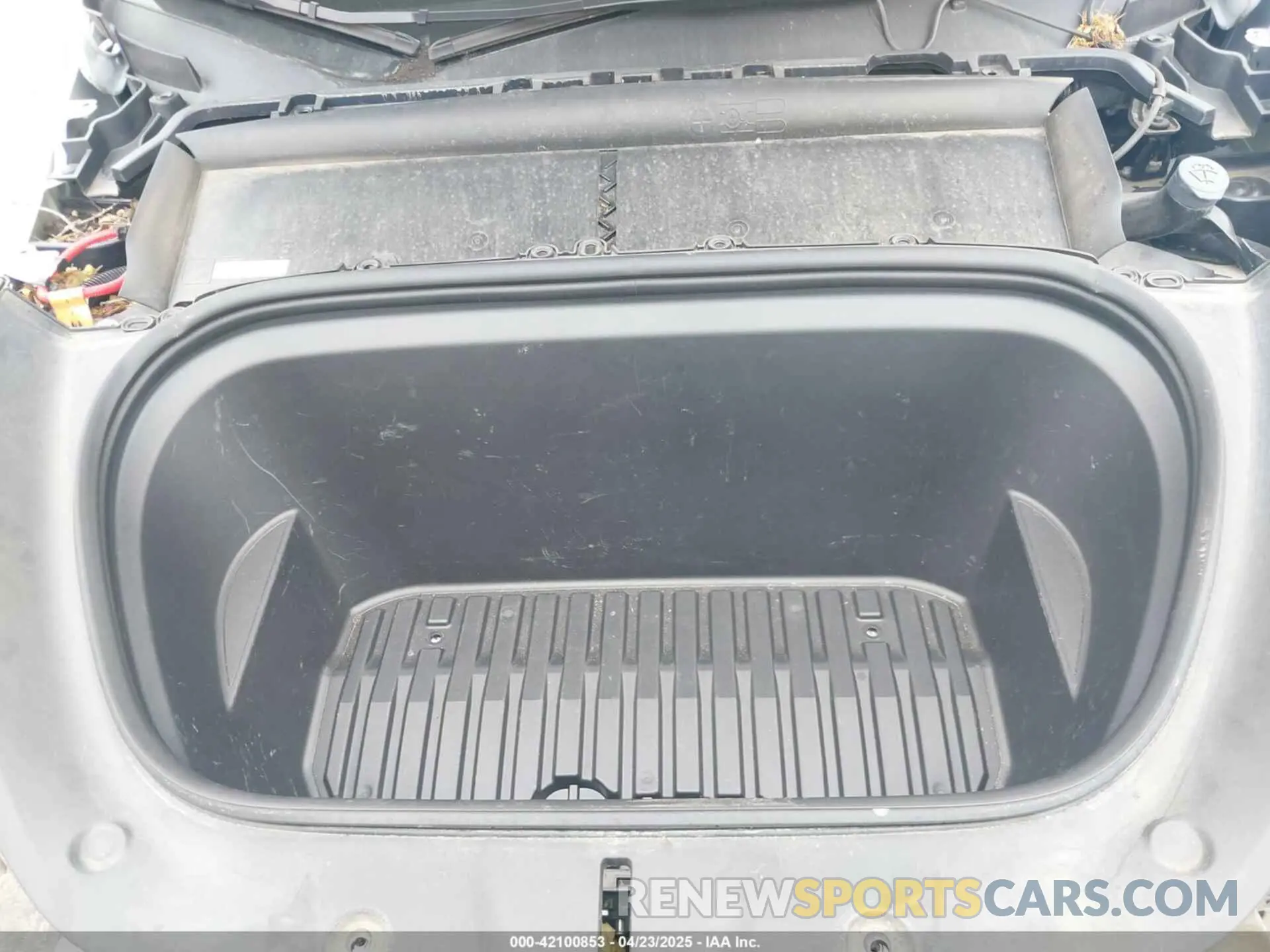 10 Photograph of a damaged car 7SAYGAEE4PF752629 TESLA MODEL Y 2023