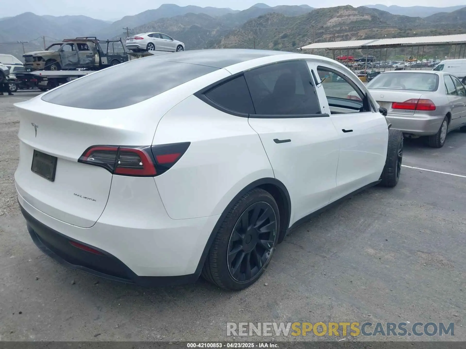 4 Photograph of a damaged car 7SAYGAEE4PF752629 TESLA MODEL Y 2023