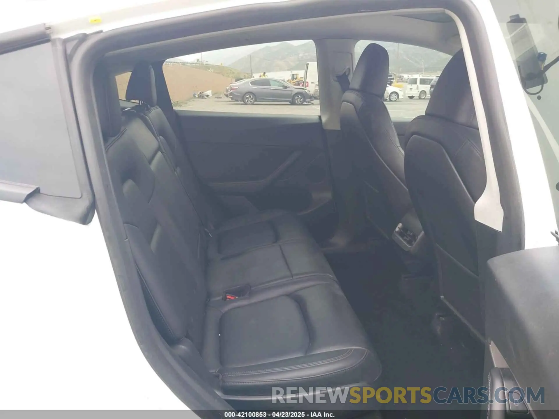 8 Photograph of a damaged car 7SAYGAEE4PF752629 TESLA MODEL Y 2023