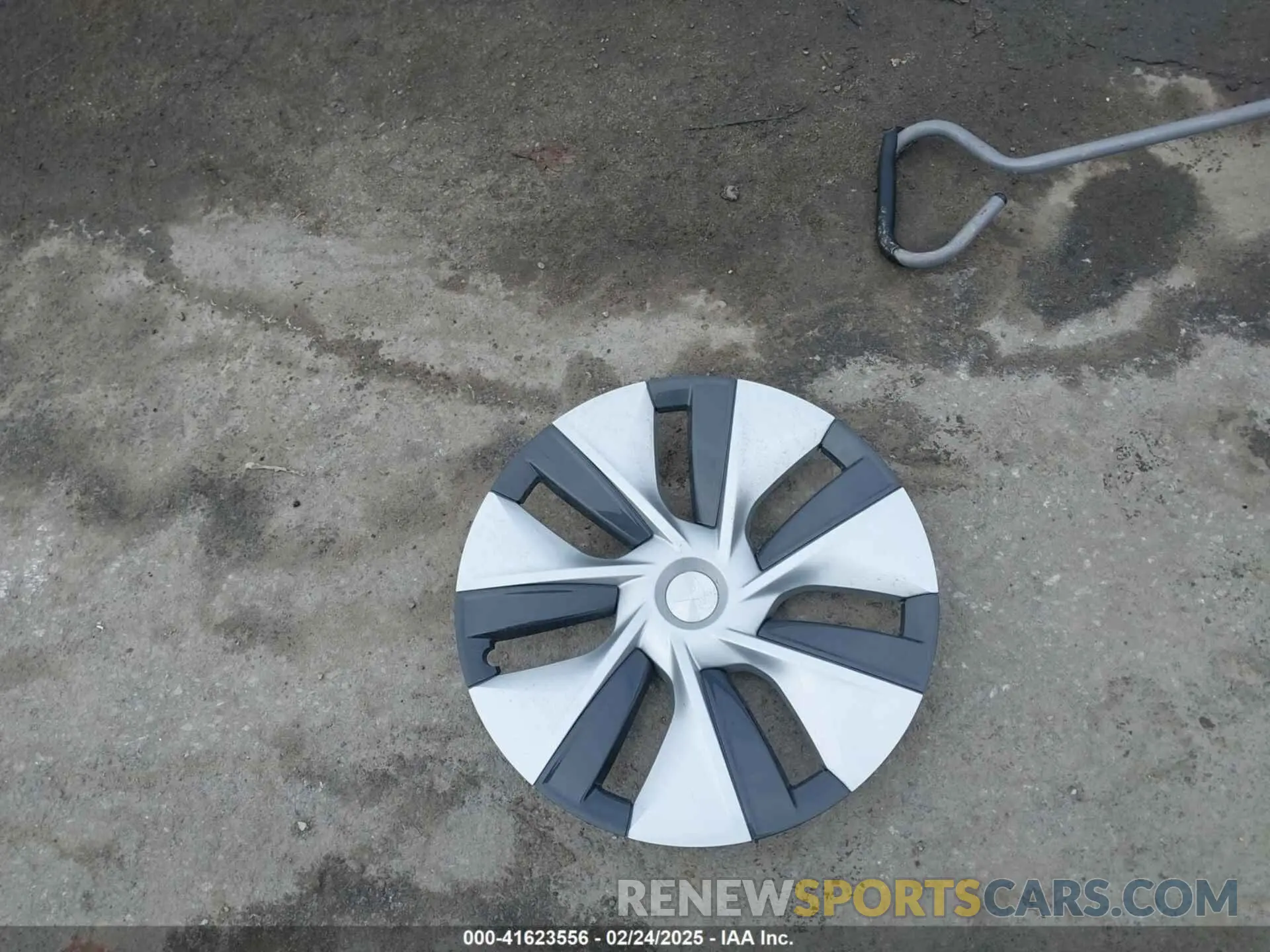12 Photograph of a damaged car 7SAYGAEE4PF799790 TESLA MODEL Y 2023