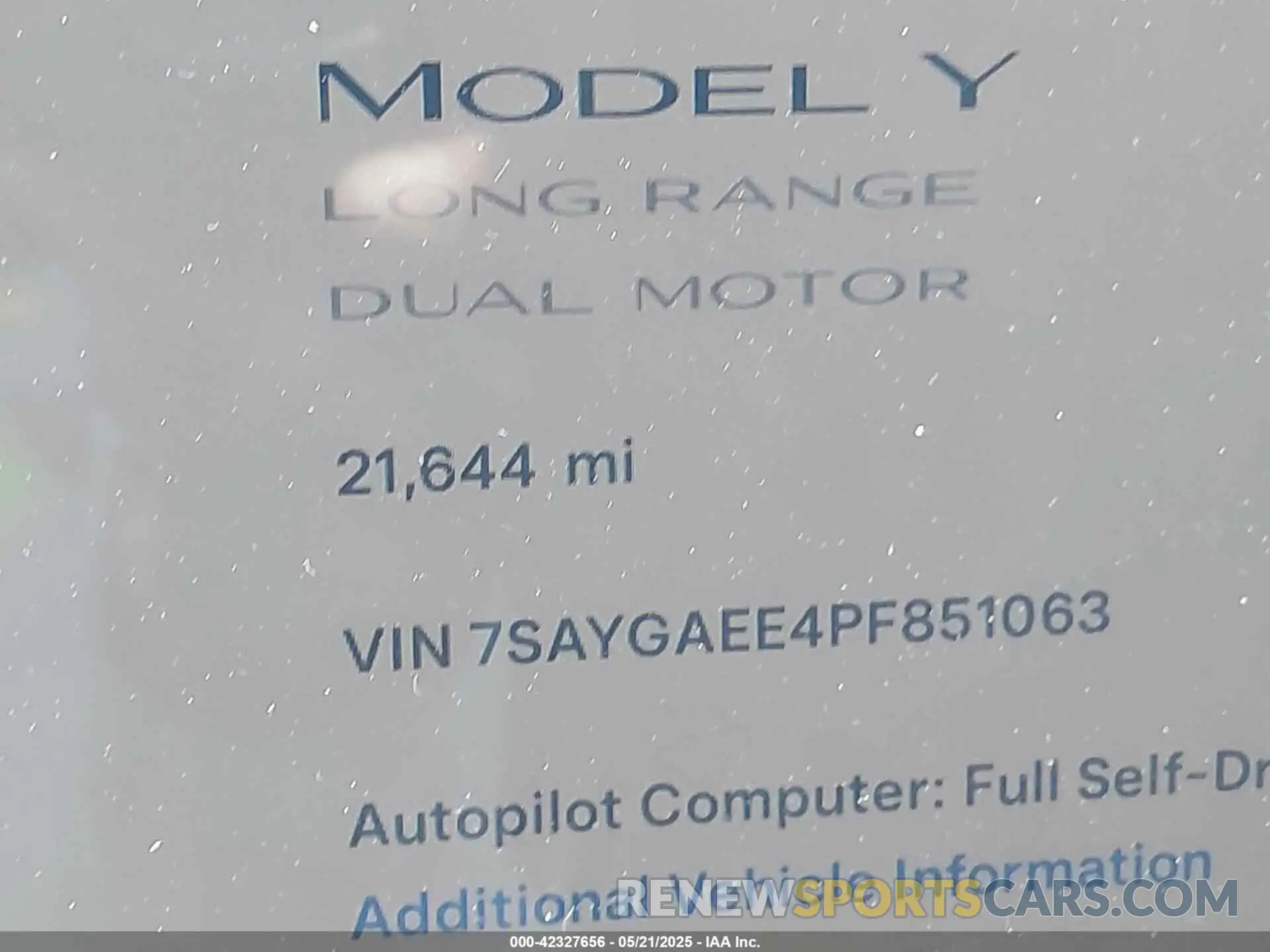 15 Photograph of a damaged car 7SAYGAEE4PF851063 TESLA MODEL Y 2023