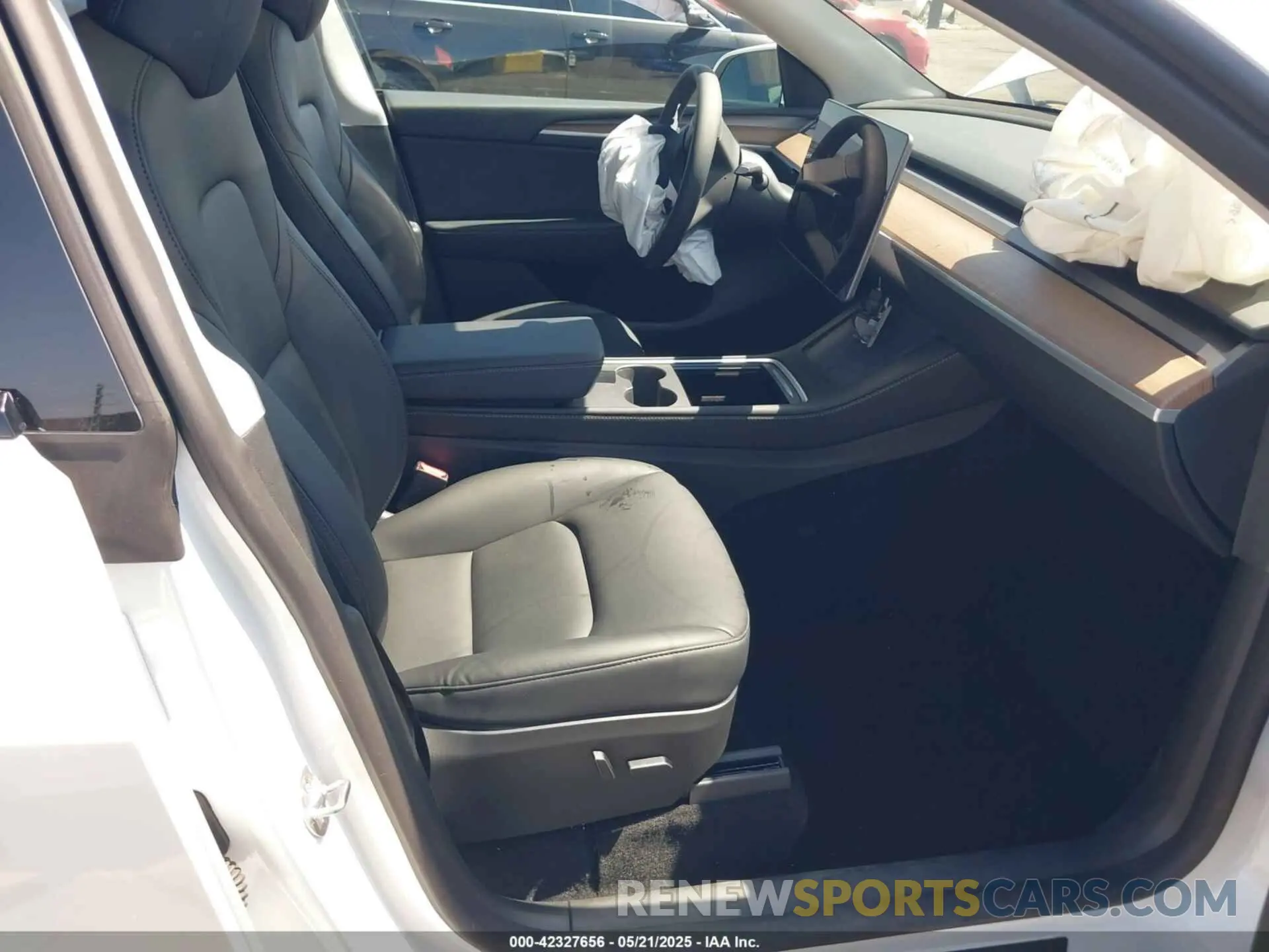 5 Photograph of a damaged car 7SAYGAEE4PF851063 TESLA MODEL Y 2023