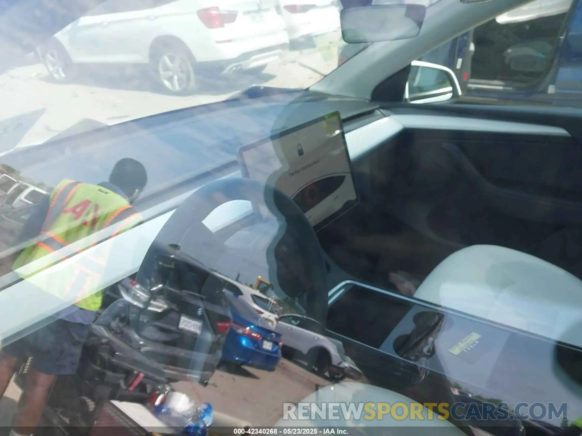 14 Photograph of a damaged car 7SAYGAEE4PF885925 TESLA MODEL Y 2023
