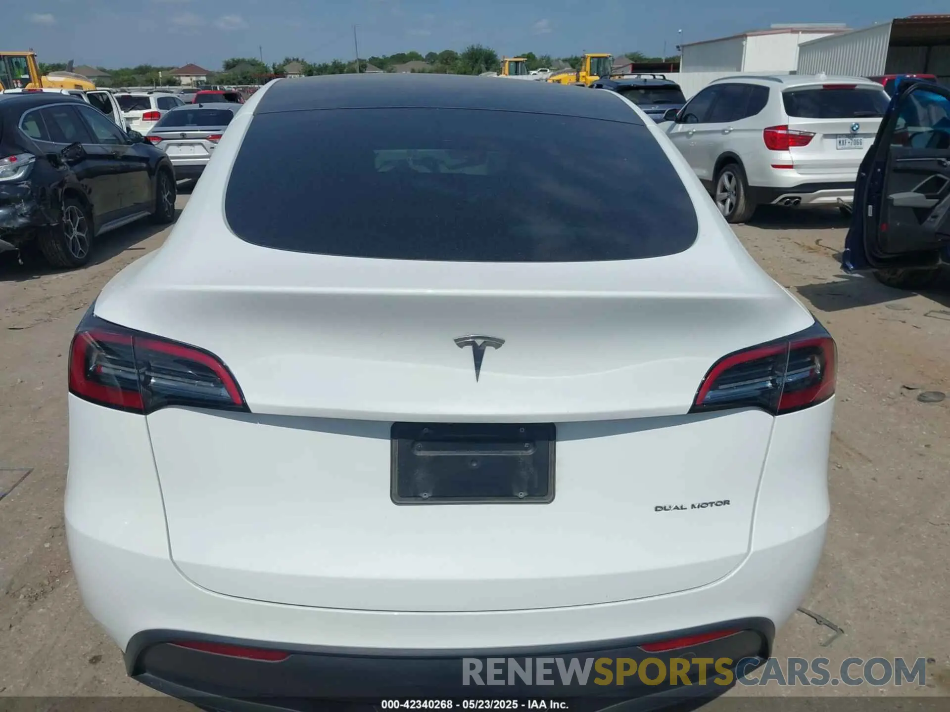 15 Photograph of a damaged car 7SAYGAEE4PF885925 TESLA MODEL Y 2023