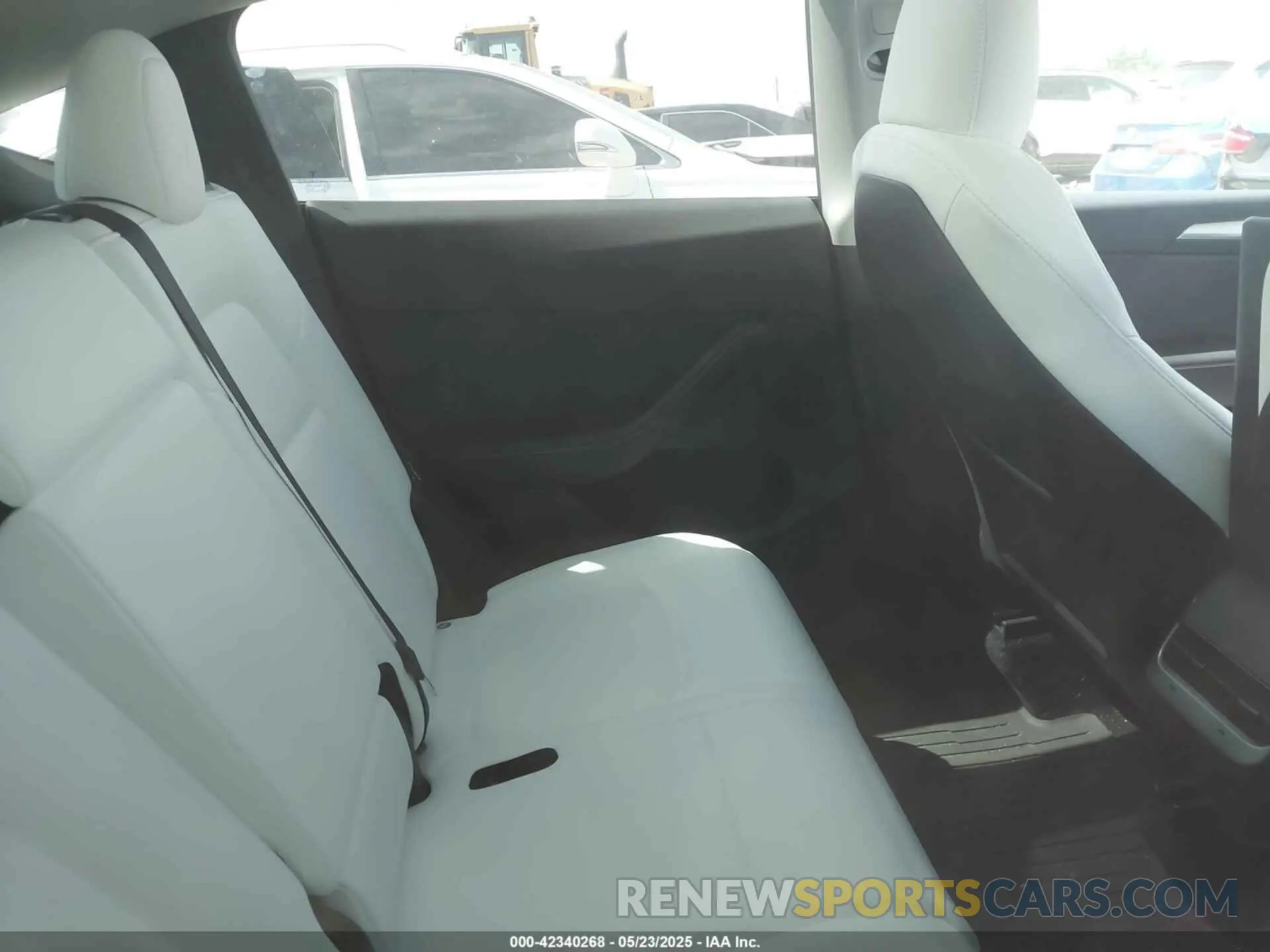 8 Photograph of a damaged car 7SAYGAEE4PF885925 TESLA MODEL Y 2023