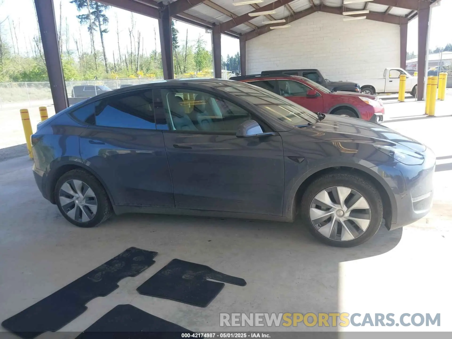 13 Photograph of a damaged car 7SAYGAEE4PF906577 TESLA MODEL Y 2023
