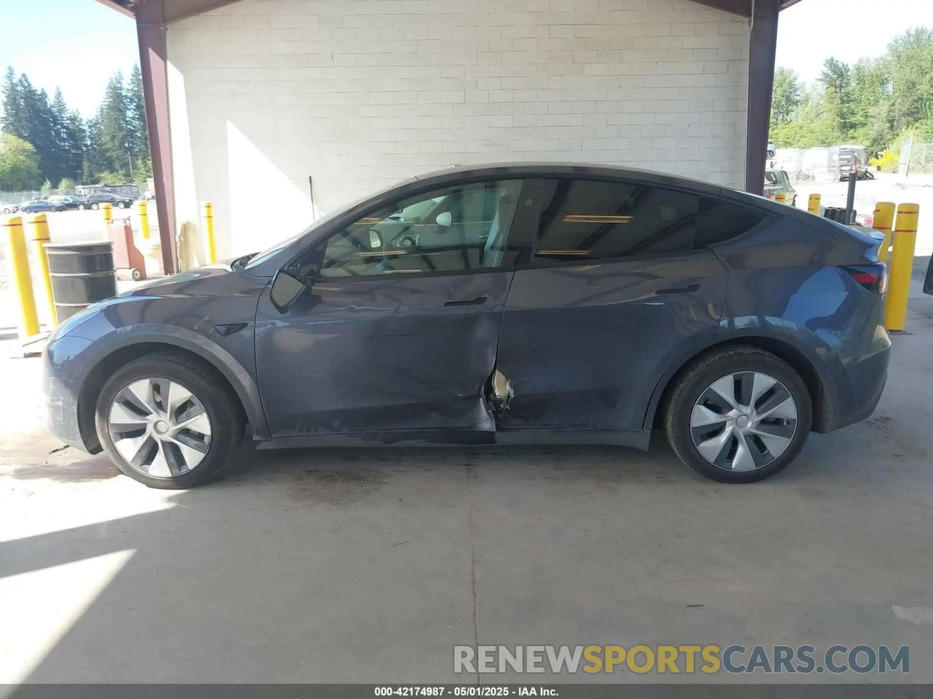 14 Photograph of a damaged car 7SAYGAEE4PF906577 TESLA MODEL Y 2023