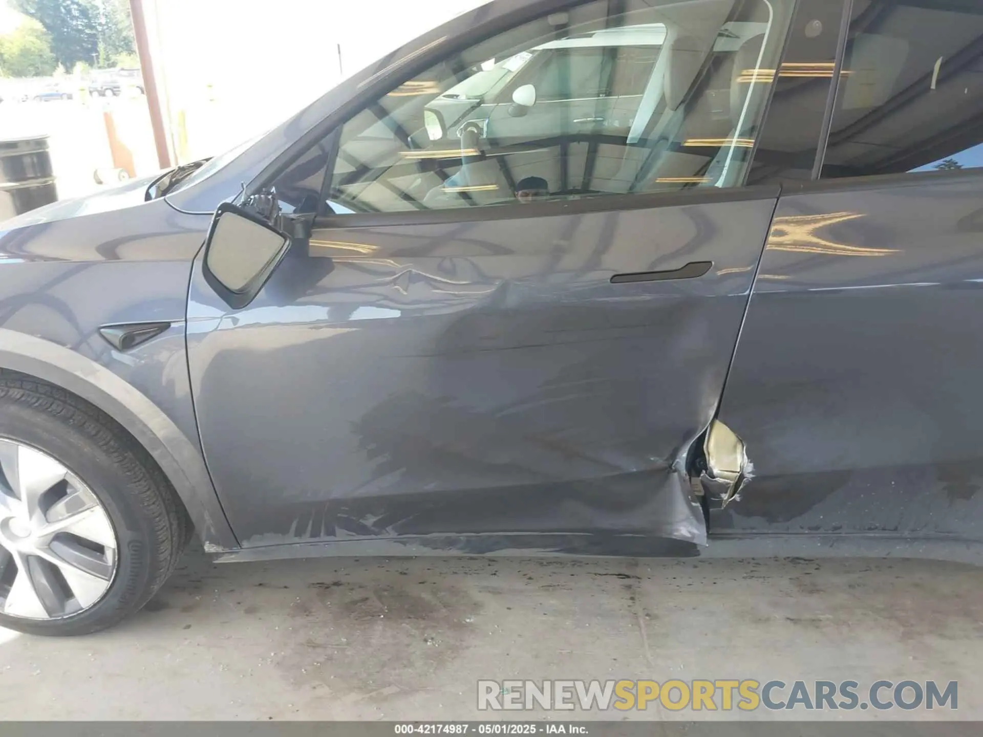 6 Photograph of a damaged car 7SAYGAEE4PF906577 TESLA MODEL Y 2023