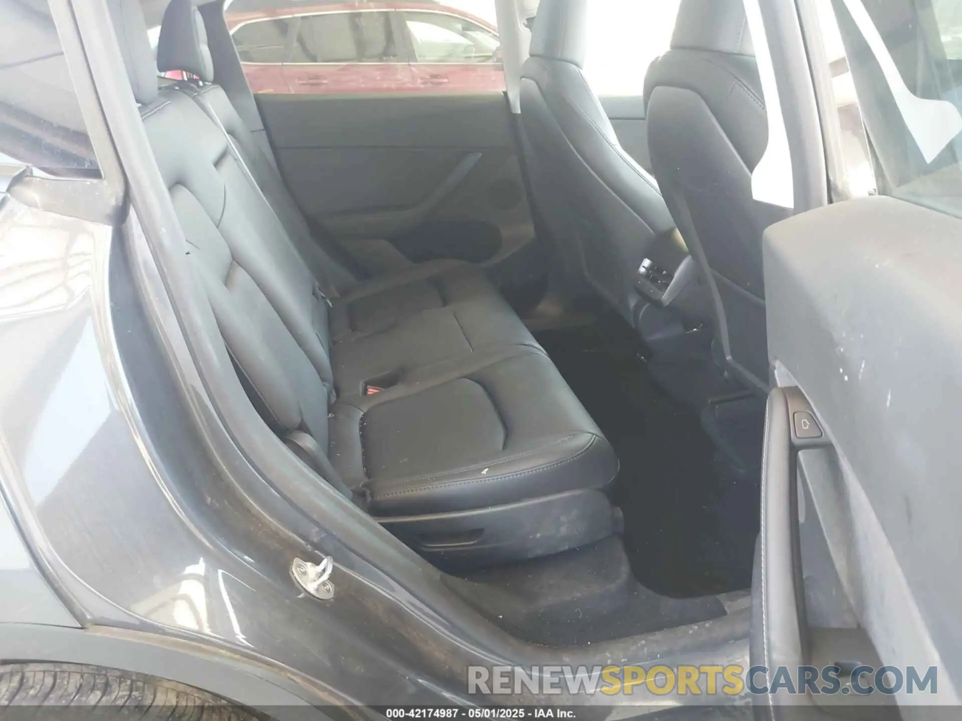 8 Photograph of a damaged car 7SAYGAEE4PF906577 TESLA MODEL Y 2023