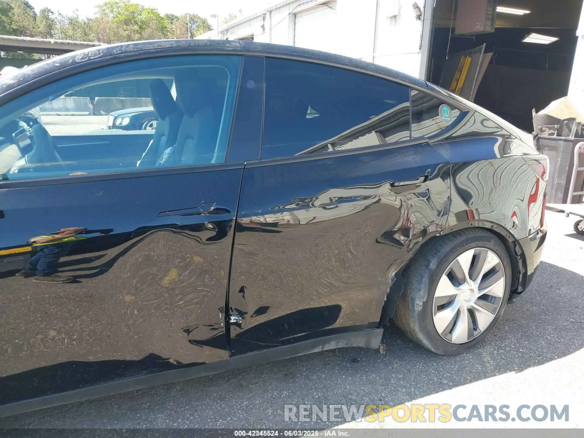 21 Photograph of a damaged car 7SAYGAEE4PF918812 TESLA MODEL Y 2023
