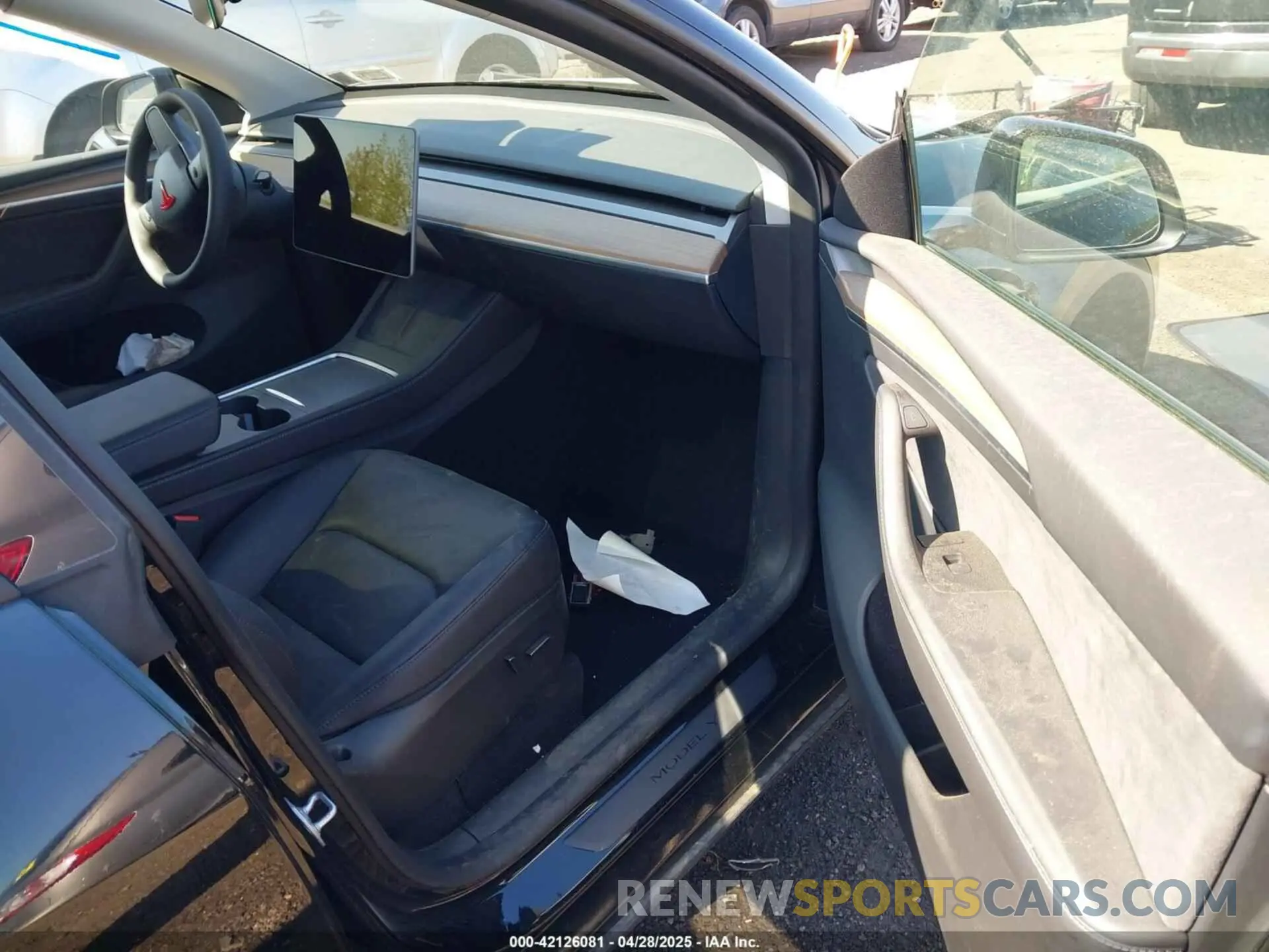 5 Photograph of a damaged car 7SAYGAEE4PF928739 TESLA MODEL Y 2023