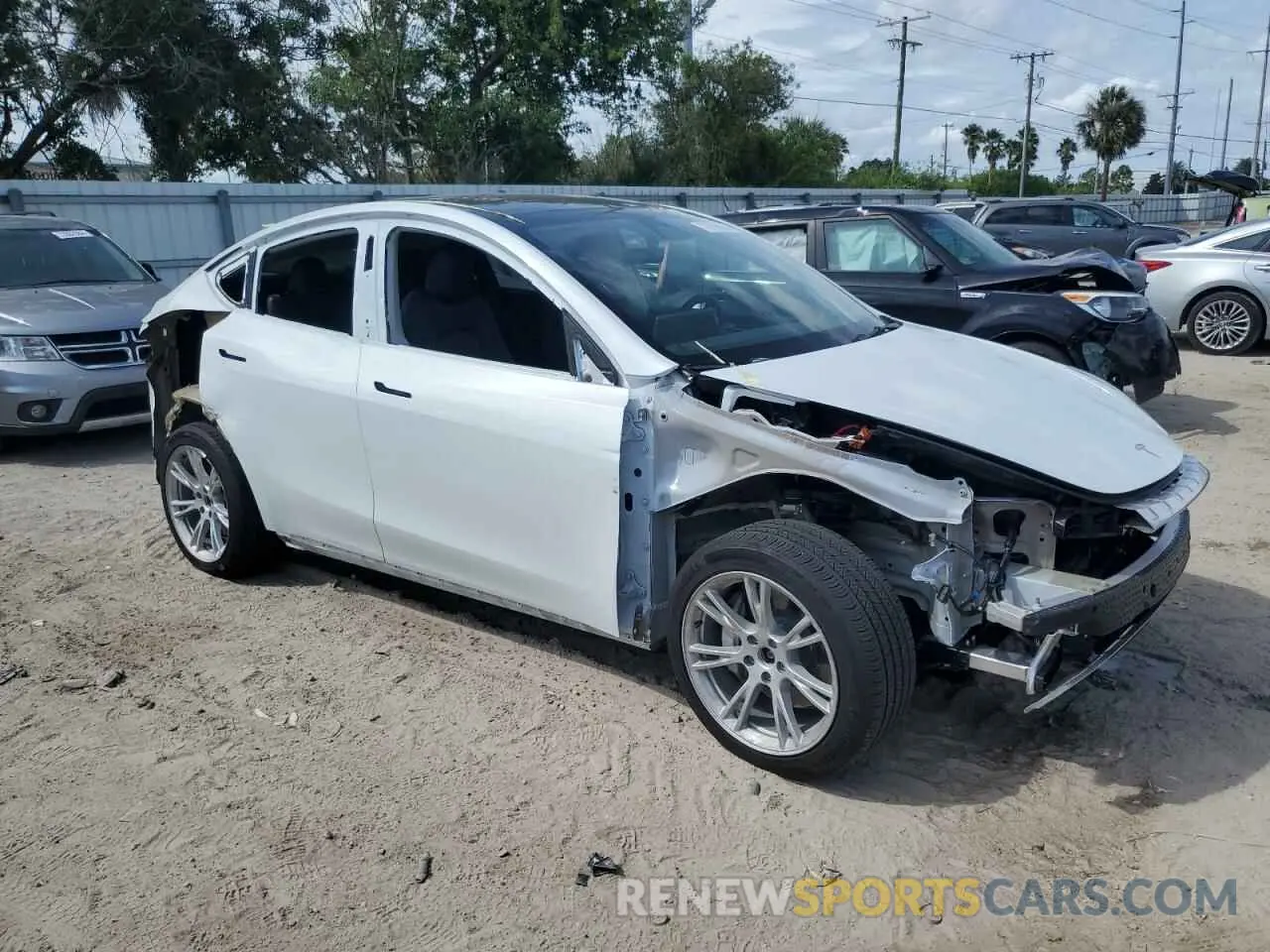4 Photograph of a damaged car 7SAYGAEE5PF603999 TESLA MODEL Y 2023