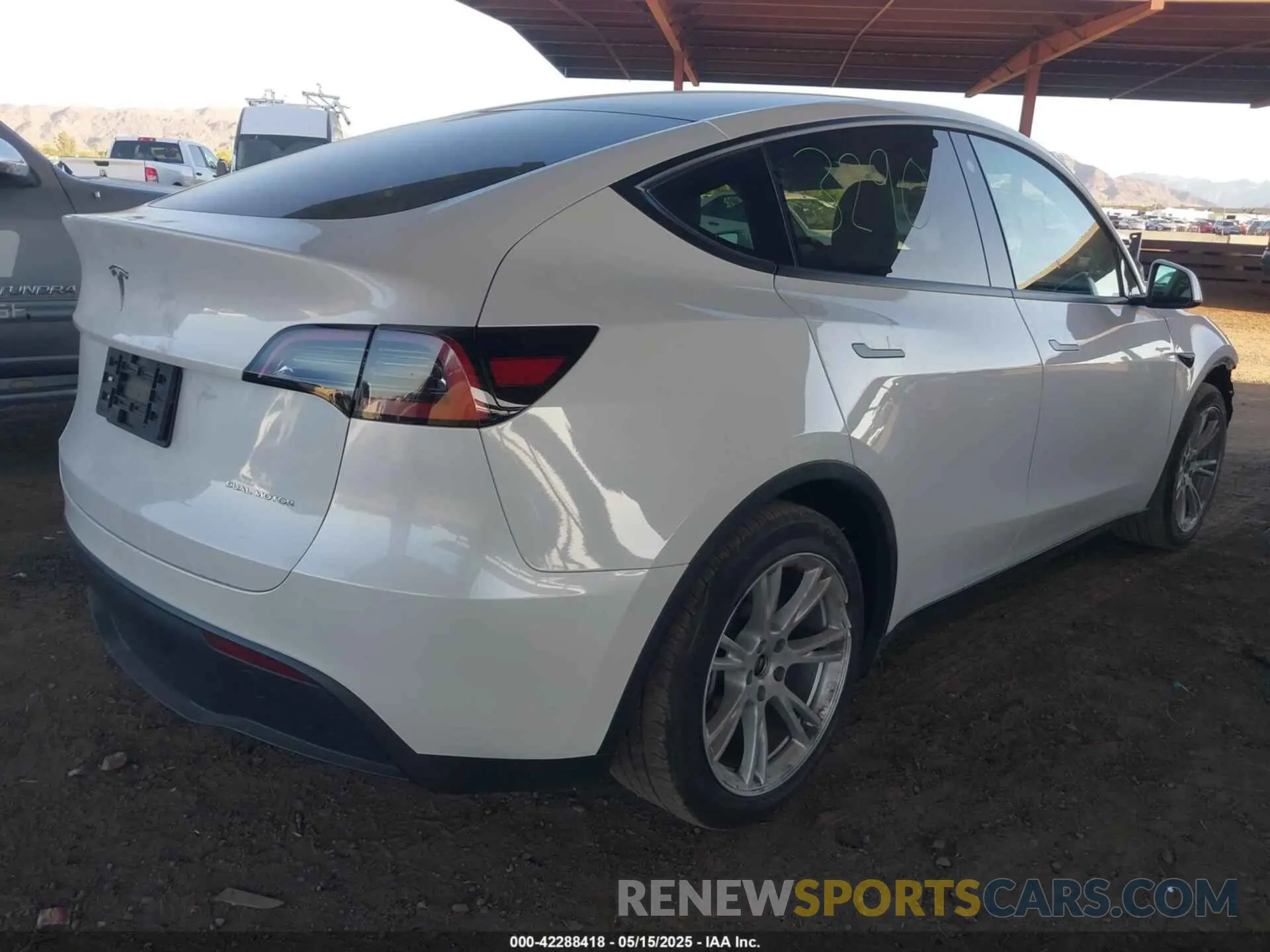 4 Photograph of a damaged car 7SAYGAEE5PF642138 TESLA MODEL Y 2023