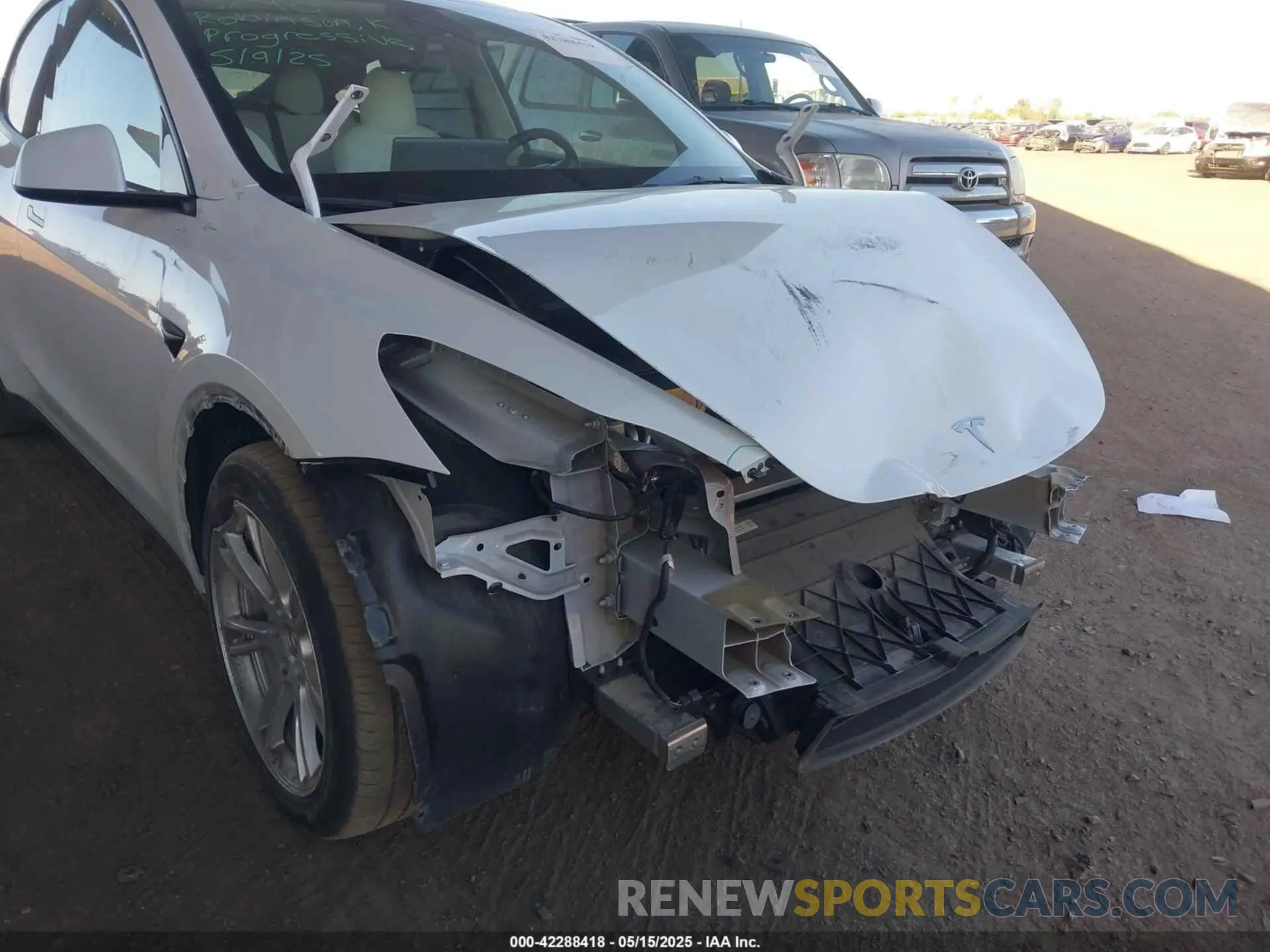 6 Photograph of a damaged car 7SAYGAEE5PF642138 TESLA MODEL Y 2023